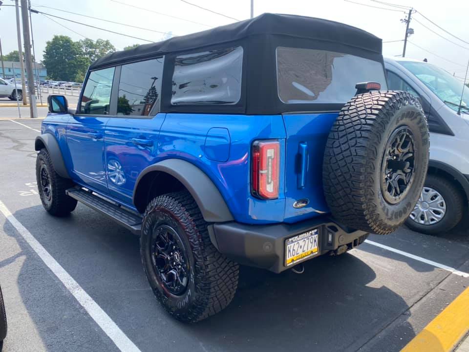 Ford Bronco VELOCITY BLUE Bronco Club Velocity Blue Wildtrak Bronco 4-Door Soft Top 2