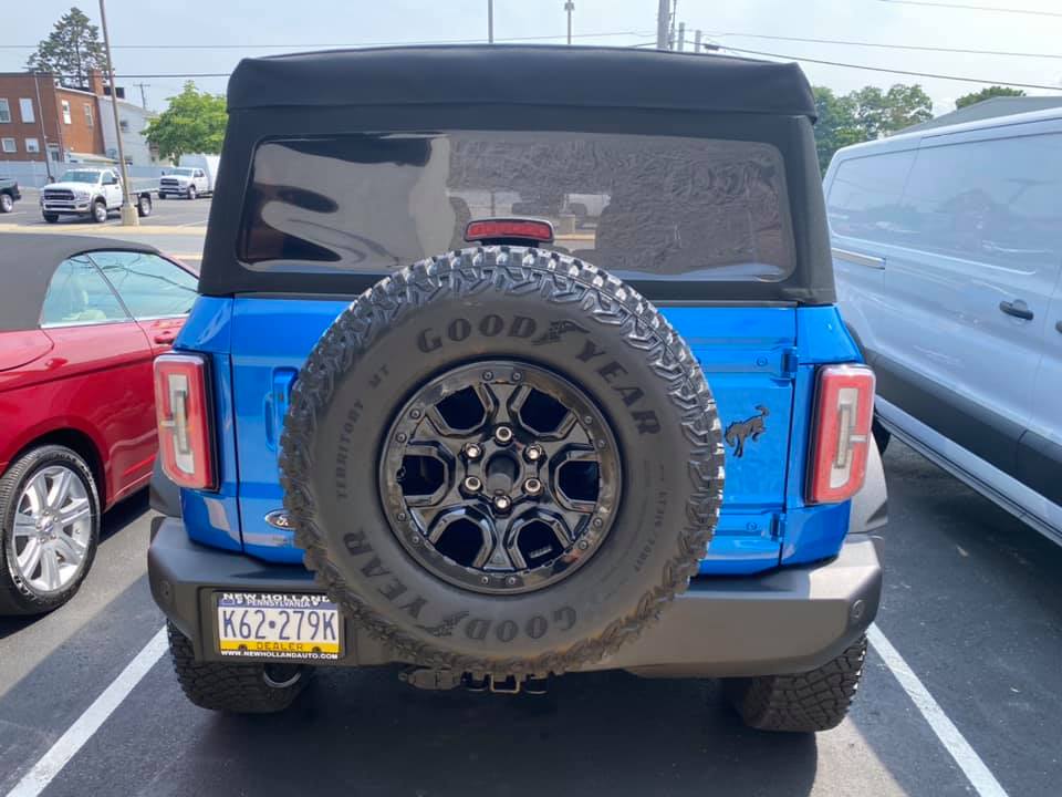 Ford Bronco VELOCITY BLUE Bronco Club Velocity Blue Wildtrak Bronco 4-Door Soft Top 3