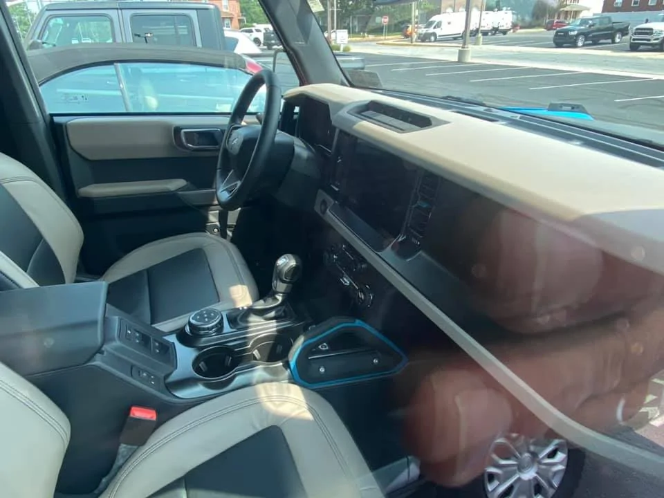 Ford Bronco VELOCITY BLUE Bronco Club Velocity Blue Wildtrak Bronco 4-Door Soft Top 5