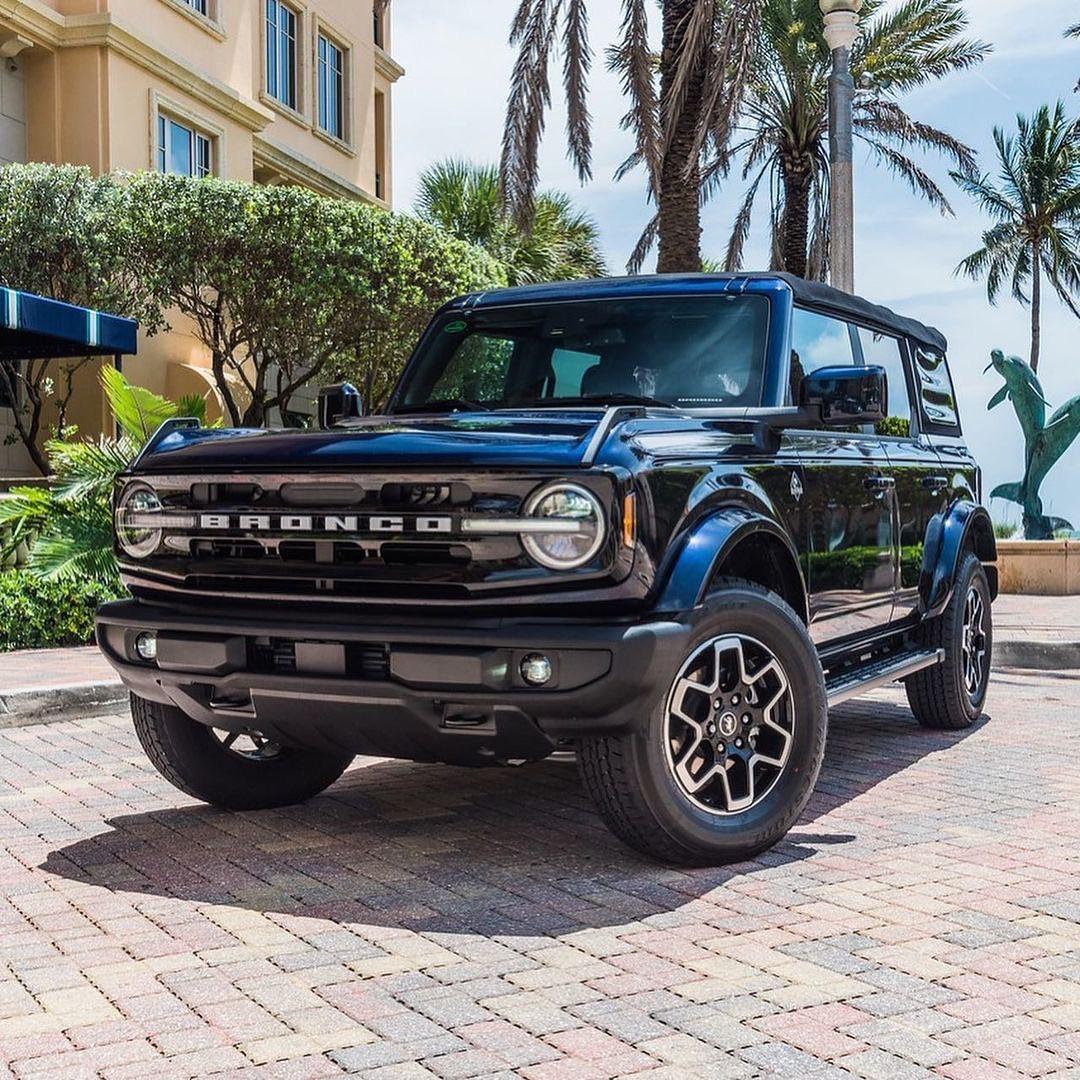 Ford Bronco ANTIMATTER BLUE Bronco Club Antimatter Blue Outer Banks OBX Ford Bronco 4-Door Doors Removed Off Top Removed 5