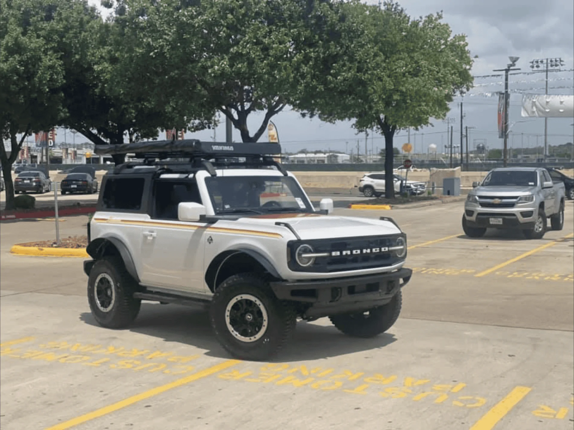 Ford Bronco 2 Door Bronco Outer Banks w/ Retro Decals (and steel fenders and almost every possible roof rack option) A7895D21-483E-443E-AE50-4F6ABC9DA82C
