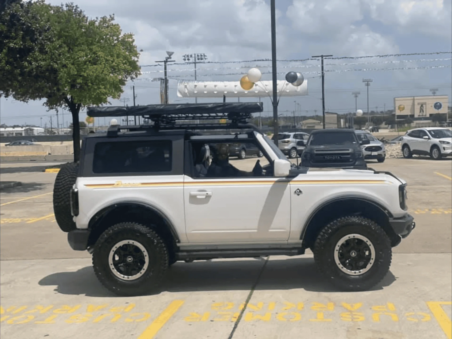 Ford Bronco 2 Door Bronco Outer Banks w/ Retro Decals (and steel fenders and almost every possible roof rack option) EEBDD1C9-0F77-4110-85DF-098683FC09C3