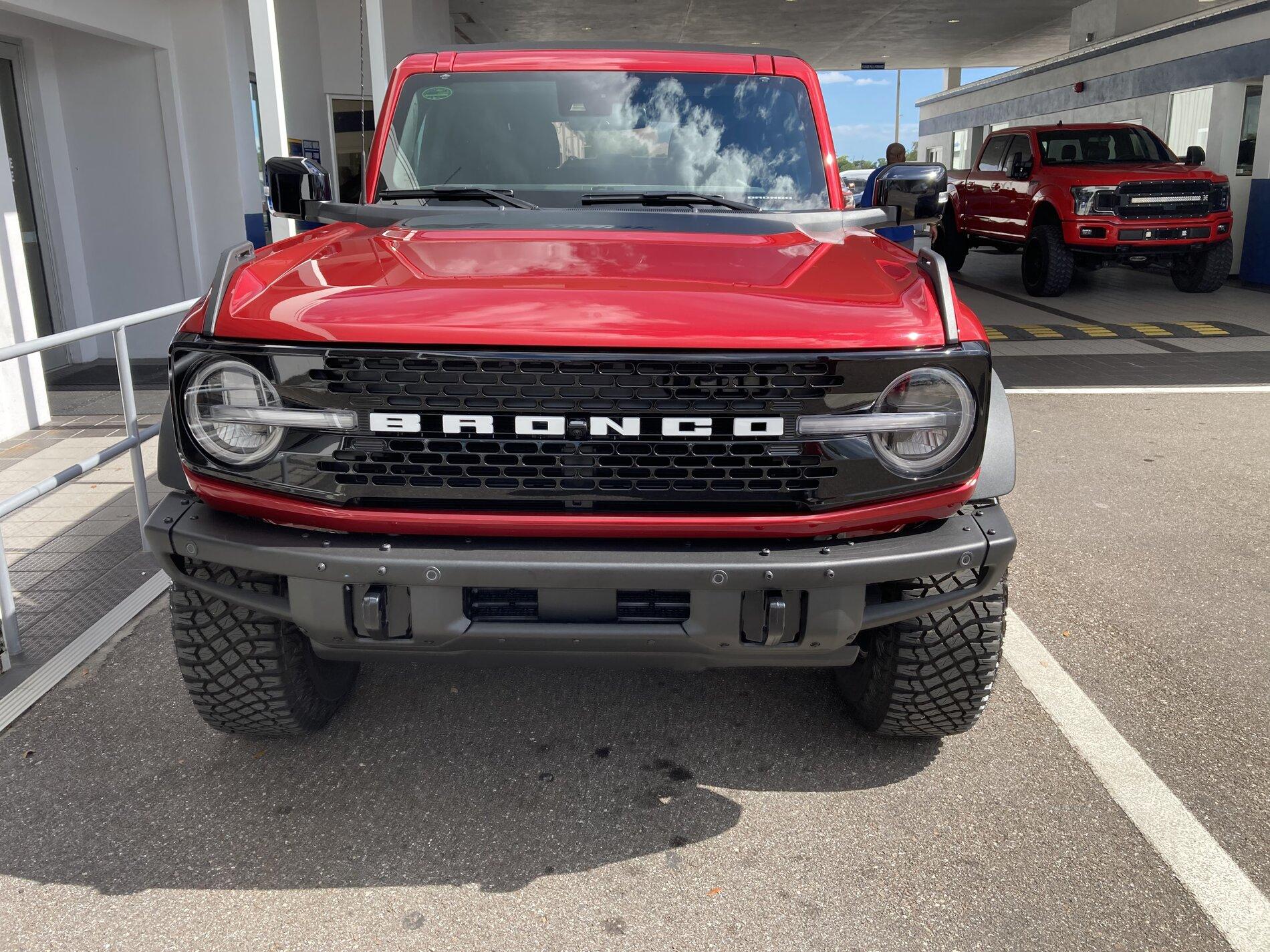 Ford Bronco RAPID RED Bronco Club 97530582-47BA-4570-AAEF-7965861A2F86