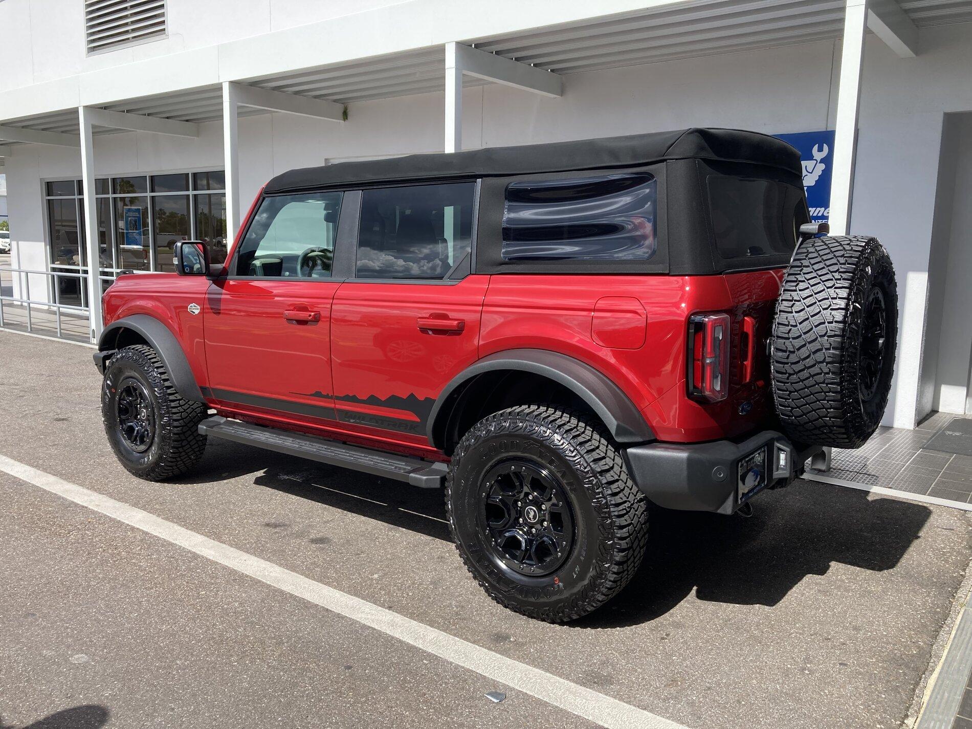 Ford Bronco RAPID RED Bronco Club FE538420-ACB0-4E05-B8A7-A8ED54BCF4F2