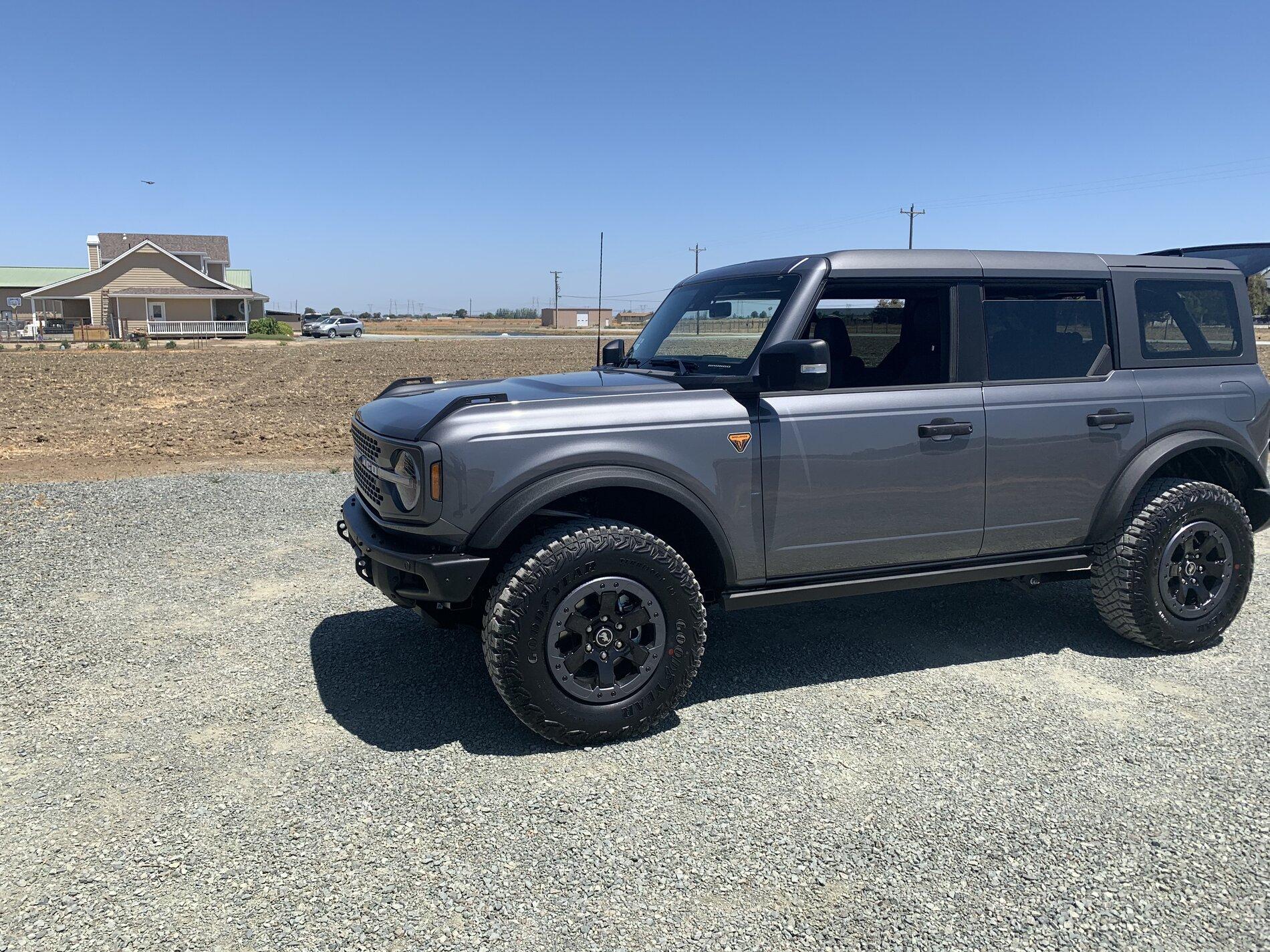 Ford Bronco CARBONIZED GRAY Bronco Club DD4D6071-55D7-48A4-9F7B-454BC0D8E282