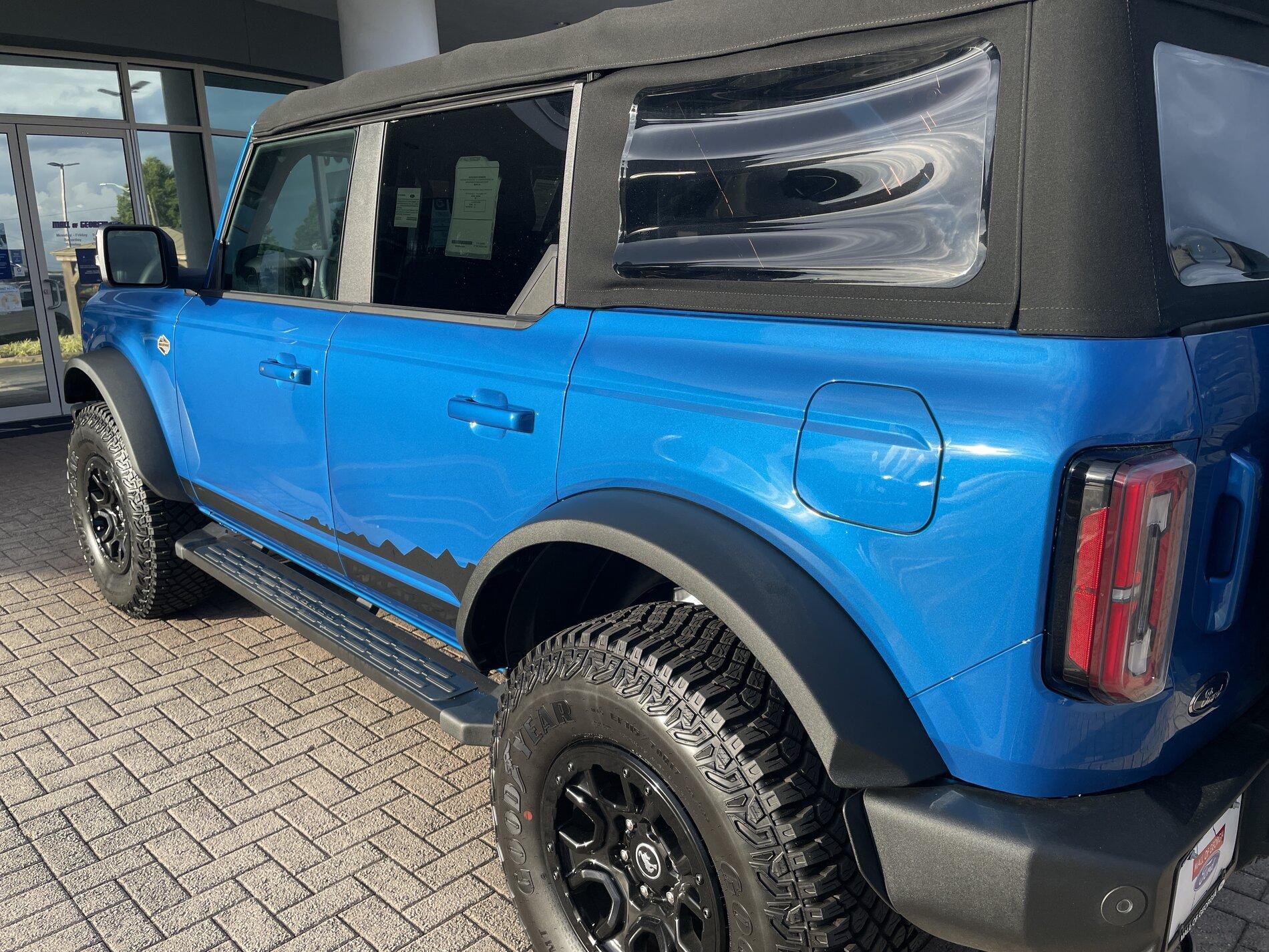 Ford Bronco VELOCITY BLUE Bronco Club D96203DD-11CA-4E41-A70E-9DD1A84205AB