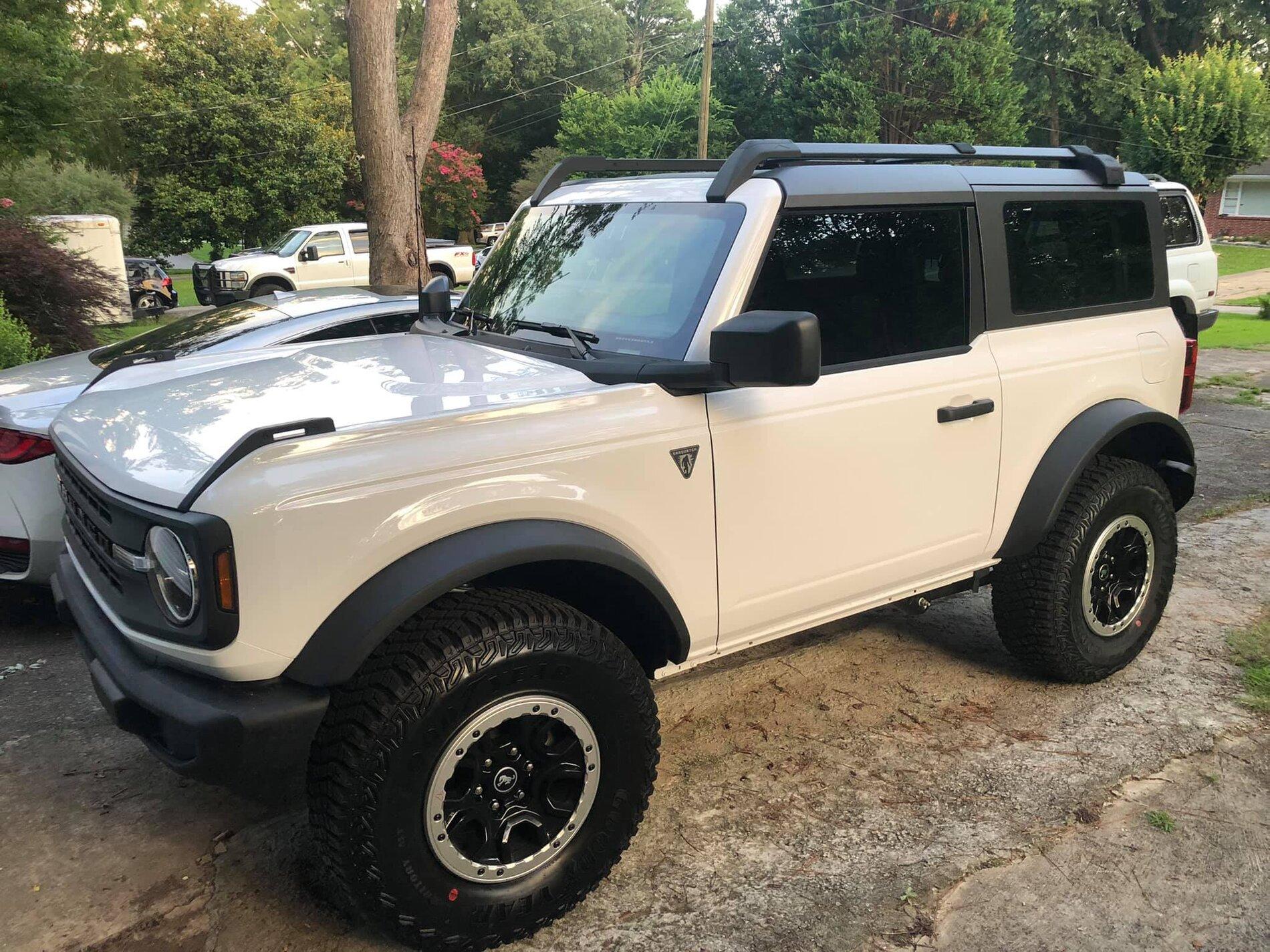 Ford Bronco OXFORD WHITE Bronco Club 217141473_10222718051473031_1297945950349853790_n