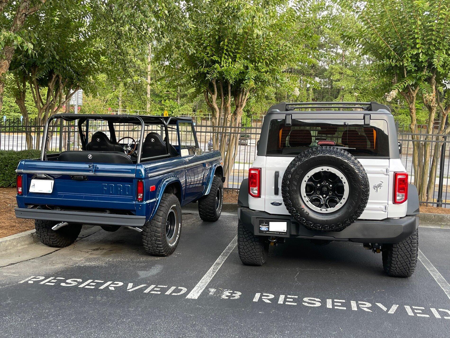 Ford Bronco OXFORD WHITE Bronco Club IMG_1915