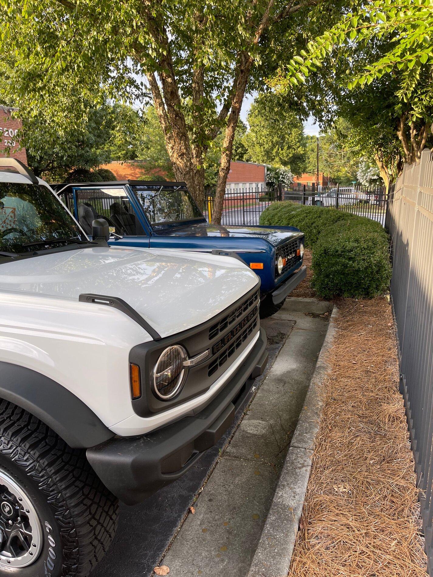 Ford Bronco OXFORD WHITE Bronco Club IMG_1916