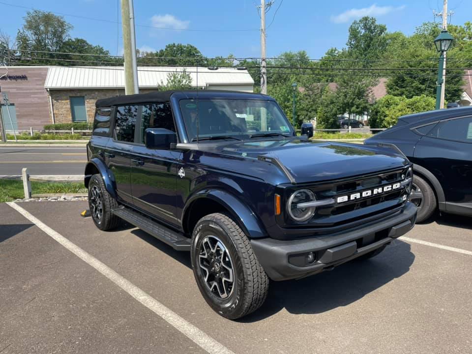 Ford Bronco ANTIMATTER BLUE Bronco Club Antimatter Blue Bronco Outer Banks in Sun 1