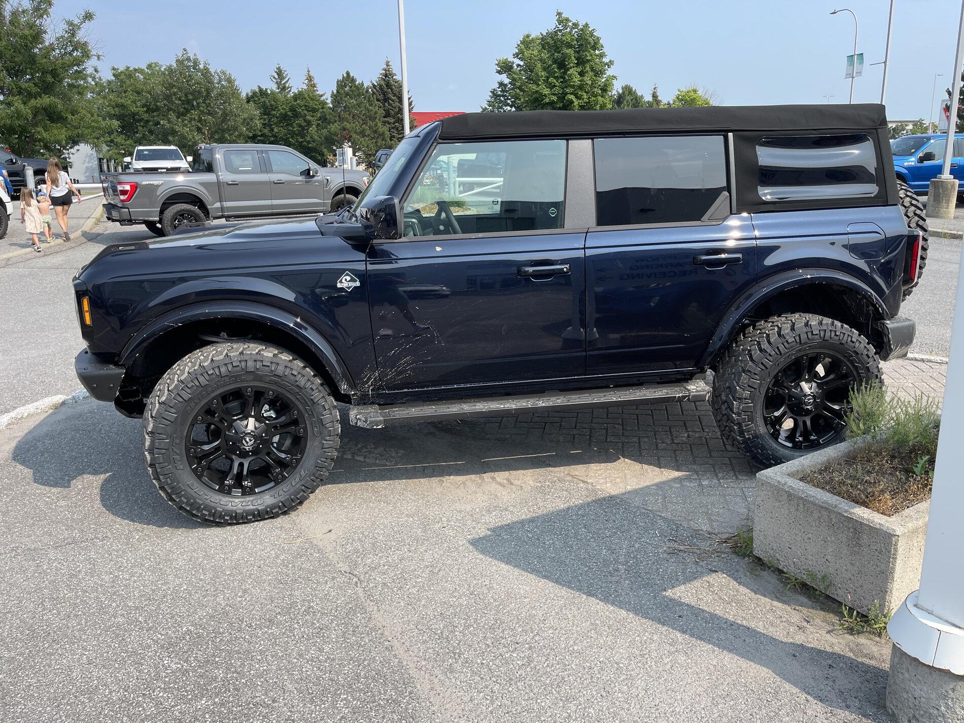 Ford Bronco ANTIMATTER BLUE Bronco Club 3690CBF1-F4AF-4160-9E8A-A65E0821E8F6