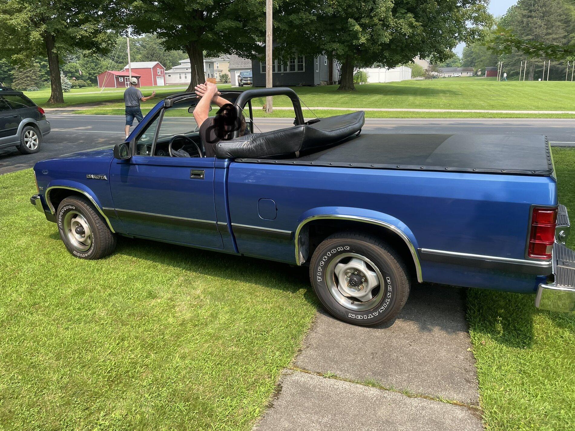 Ford Bronco Dodge Dakota convertible E2CBFBD9-B78E-4CDE-BFD1-D11A5CB46A51