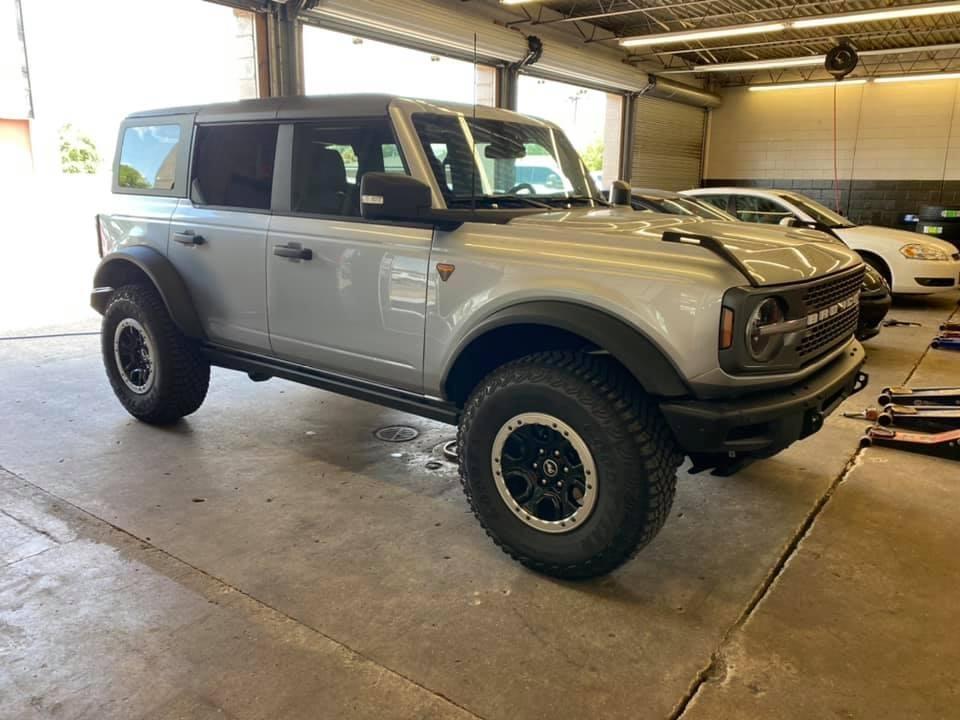 Ford Bronco ICONIC SILVER Bronco Club 57C0E0B4-EBCB-4393-94AE-BA60D52EC0E1