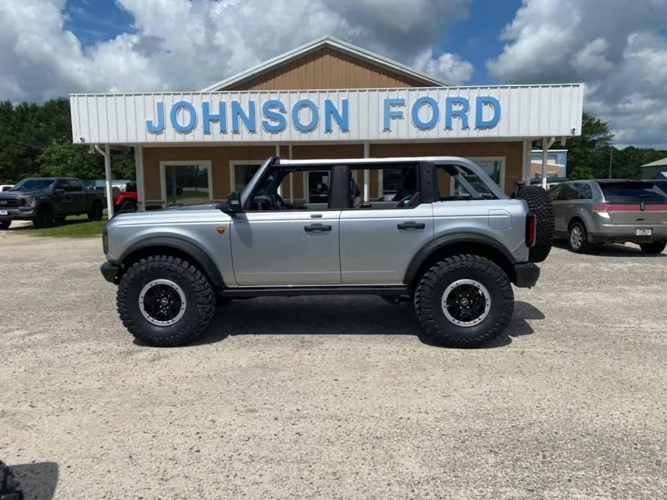 Ford Bronco ICONIC SILVER Bronco Club C506AB97-3308-4ED3-948A-F4415C683A03