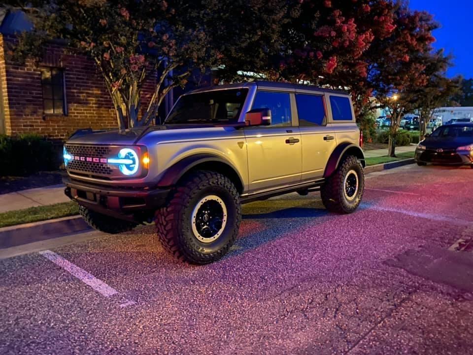 Ford Bronco ICONIC SILVER Bronco Club 33CC5D1B-BF4E-40FA-8C91-8853DD82EEB4