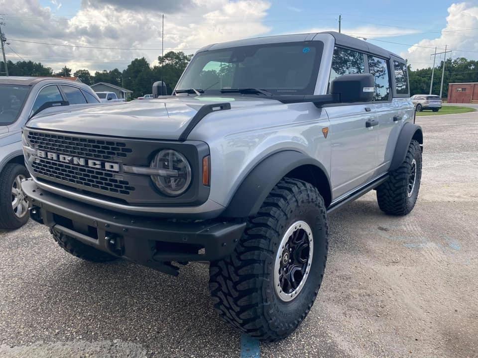 Ford Bronco ICONIC SILVER Bronco Club 8D9429DA-8704-4BDD-B669-CD201FC6DF03