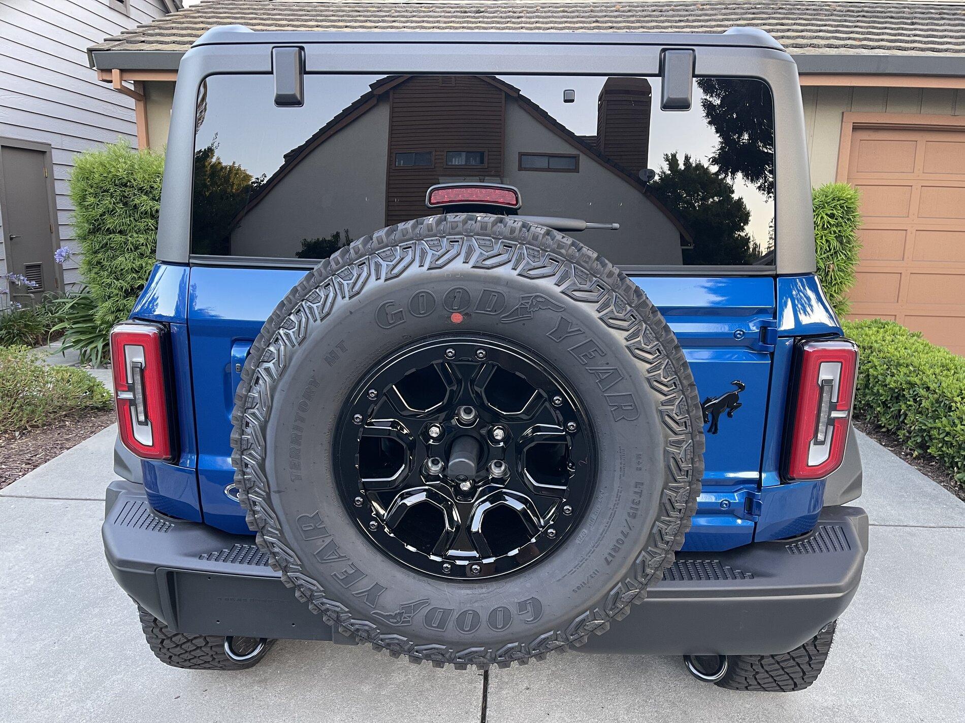 Ford Bronco LIGHTNING BLUE Bronco Club 10F101E0-97ED-48AF-8A8B-F7EB82326F9D
