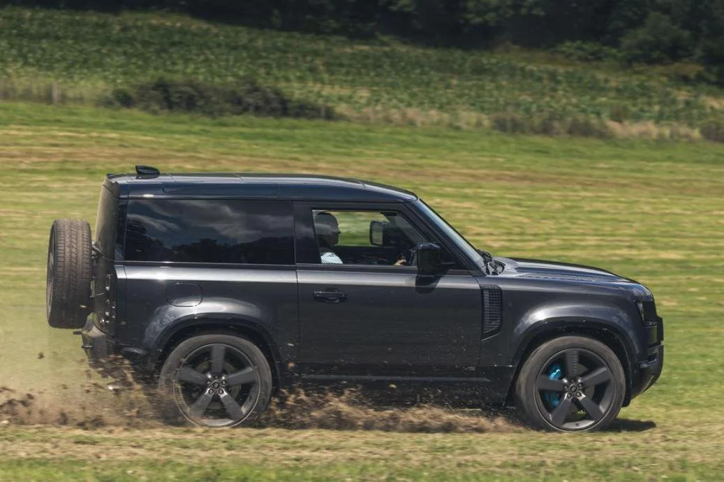 Ford Bronco 2022 Land Rover Defender V-8 frt5