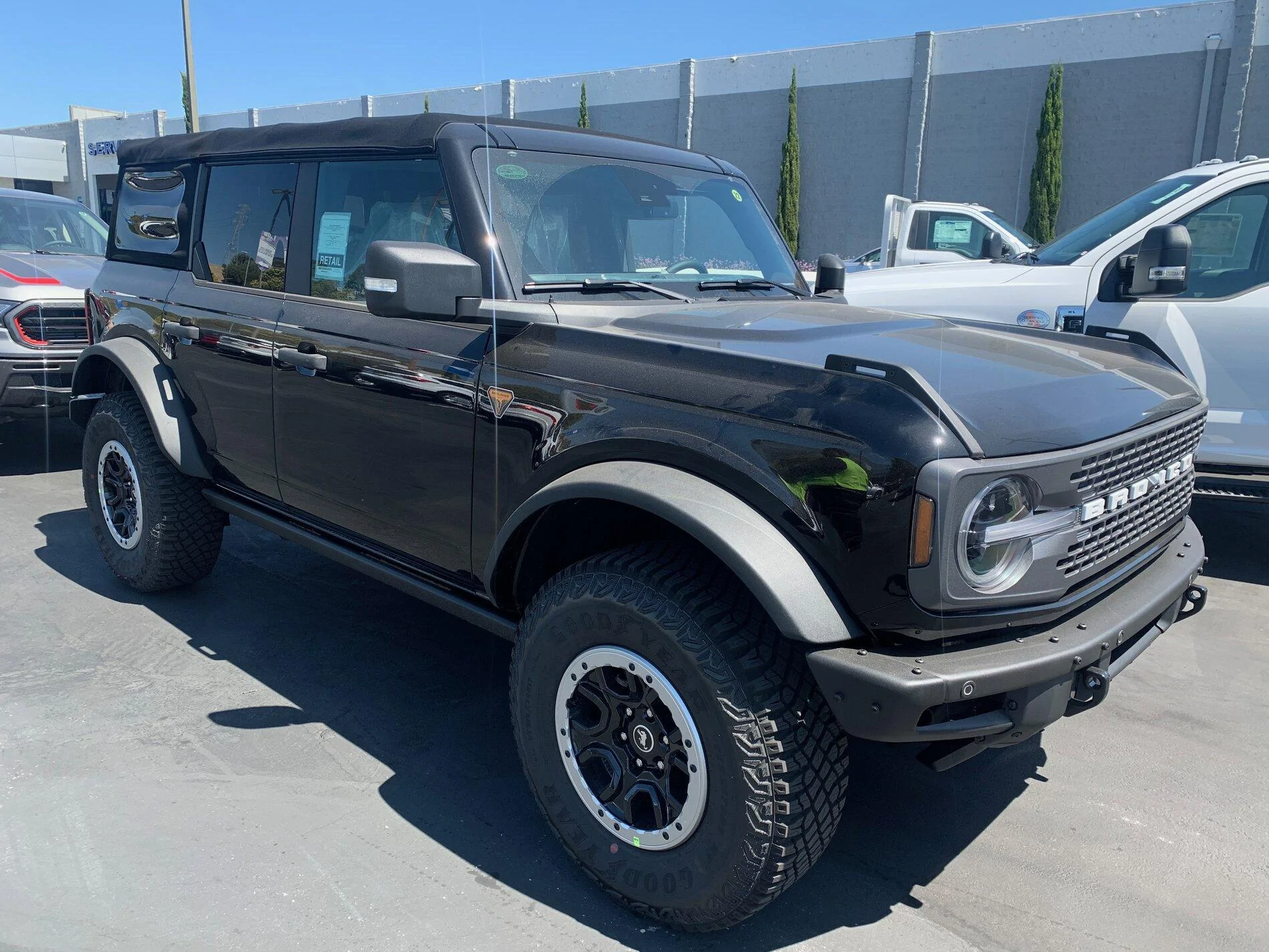 Ford Bronco SHADOW BLACK Bronco Club C3610752-FF7C-413A-A552-280621C189FE