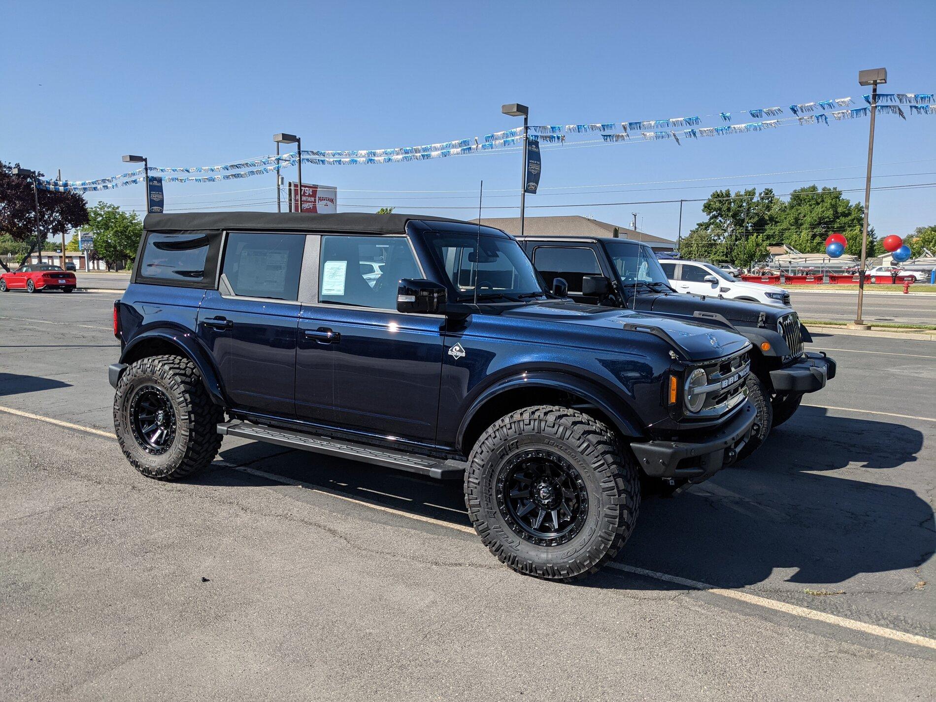 Ford Bronco ANTIMATTER BLUE Bronco Club Modified Antimatter Blue 2021 Bronco Outer Banks 4-Door 1