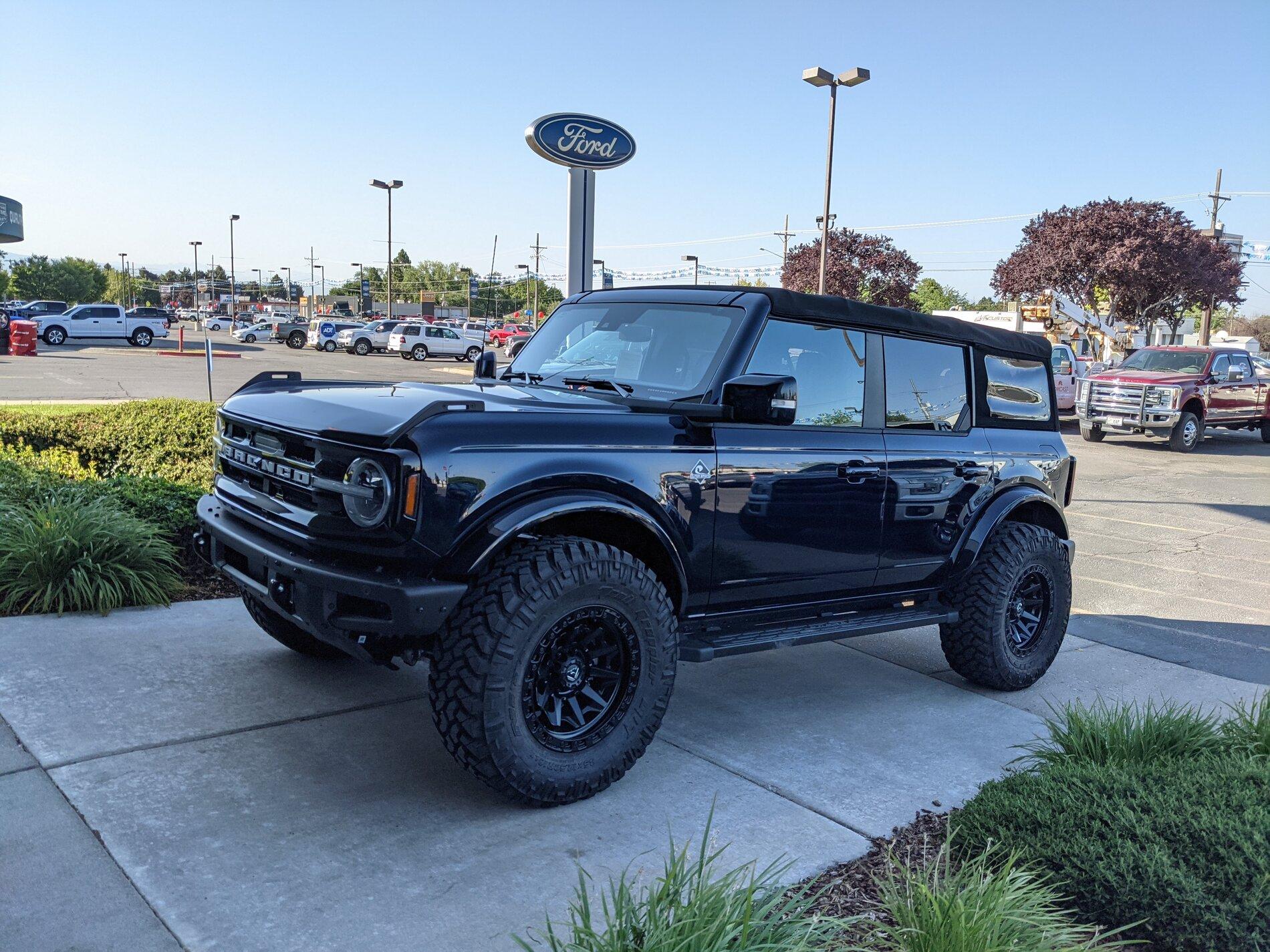 Ford Bronco ANTIMATTER BLUE Bronco Club Modified Antimatter Blue 2021 Bronco Outer Banks 4-Door