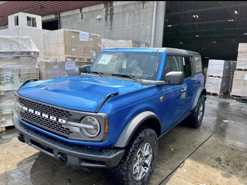 Ford Bronco VELOCITY BLUE Bronco Club 8D87FB8F-CACE-4D9A-82F2-6D2358CD4686