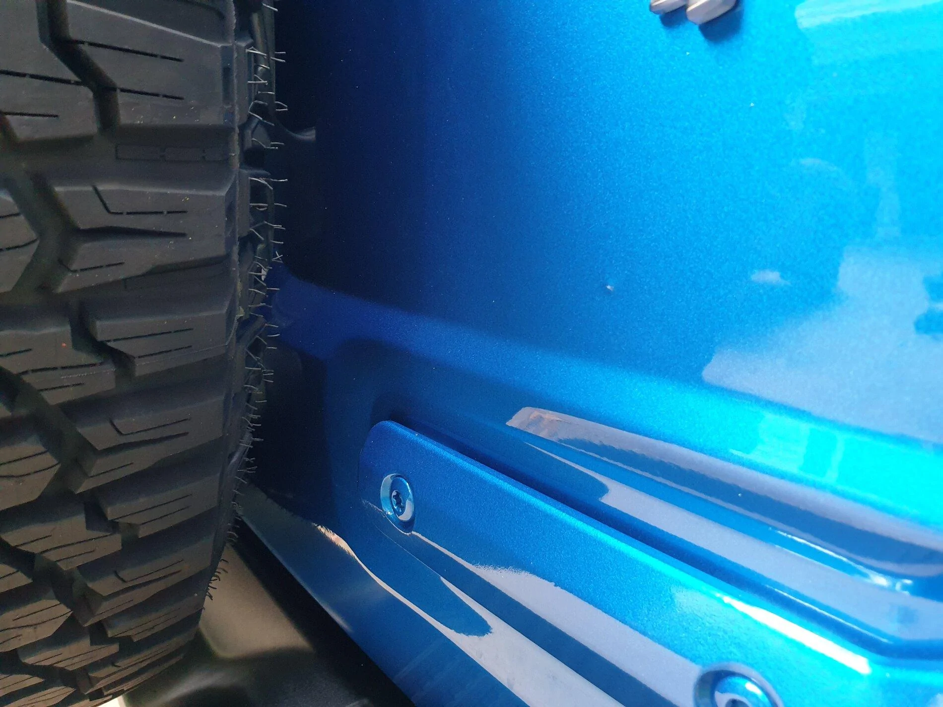 Ford Bronco First 24 hrs in my Badlands Sasquatch 4dr 2.7L Velocity Blue Soft Top (w/ Rear Cargo Enclosure review) 20210720_163026