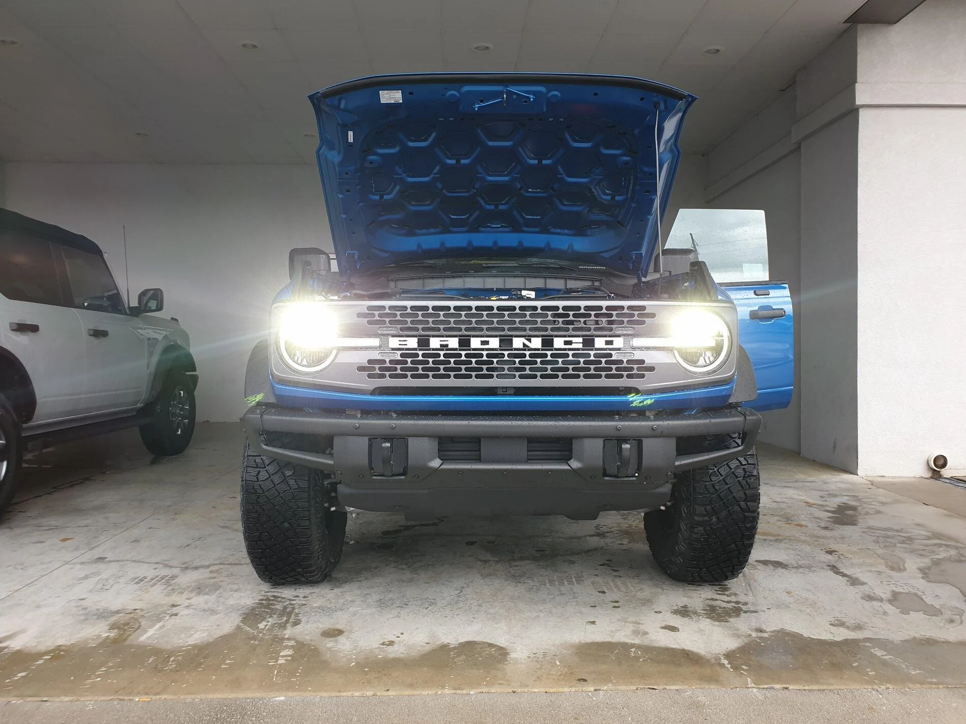 Ford Bronco First 24 hrs in my Badlands Sasquatch 4dr 2.7L Velocity Blue Soft Top (w/ Rear Cargo Enclosure review) 20210719_180048 (1)