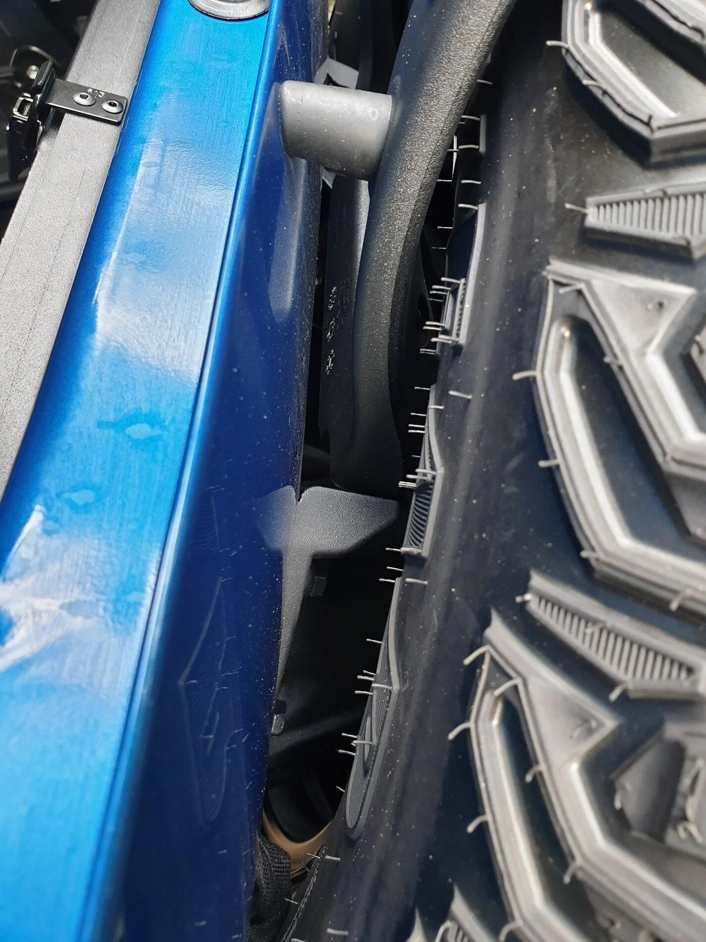Ford Bronco First 24 hrs in my Badlands Sasquatch 4dr 2.7L Velocity Blue Soft Top (w/ Rear Cargo Enclosure review) 20210720_163235