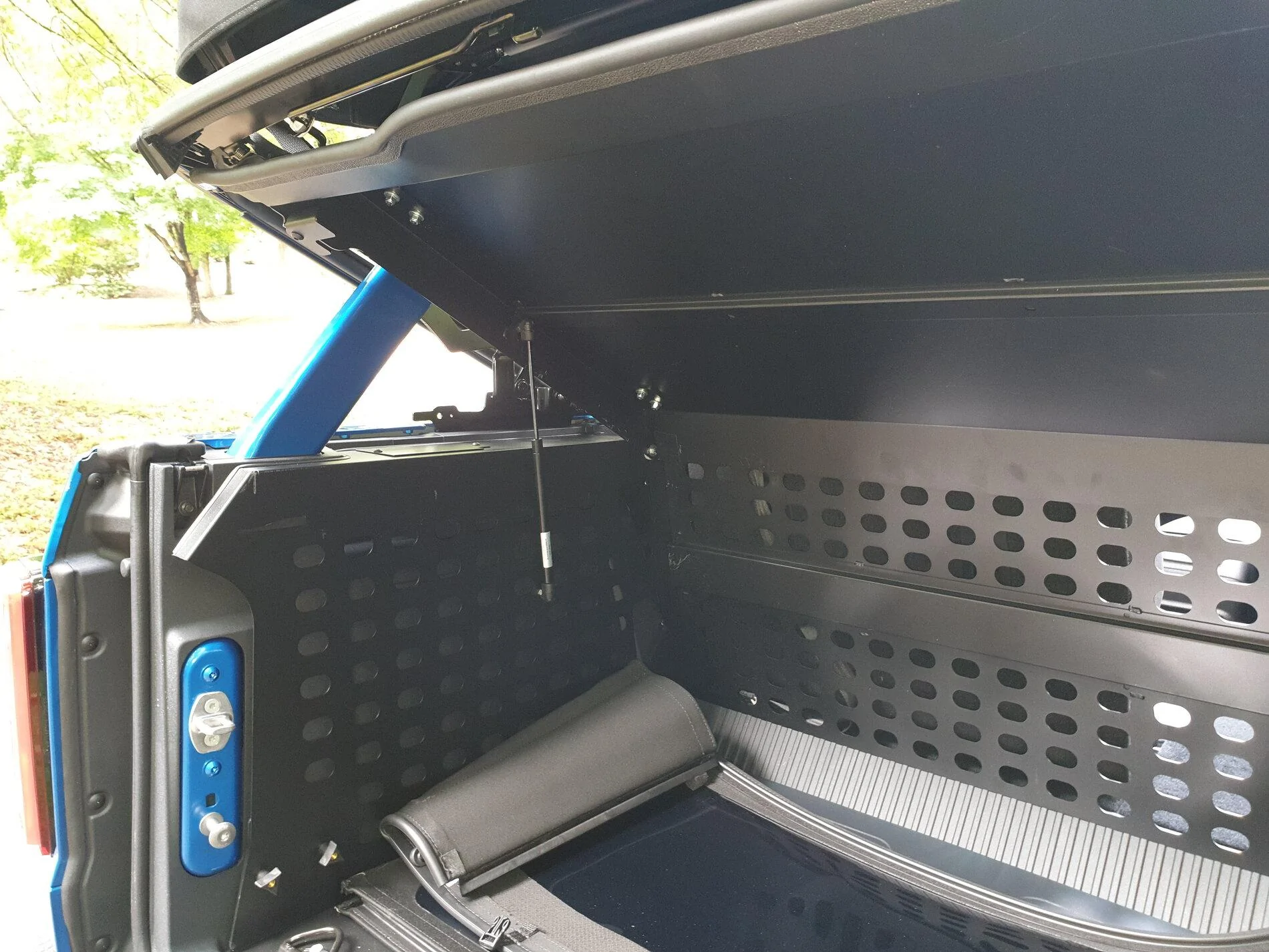 Ford Bronco First 24 hrs in my Badlands Sasquatch 4dr 2.7L Velocity Blue Soft Top (w/ Rear Cargo Enclosure review) 20210720_163809