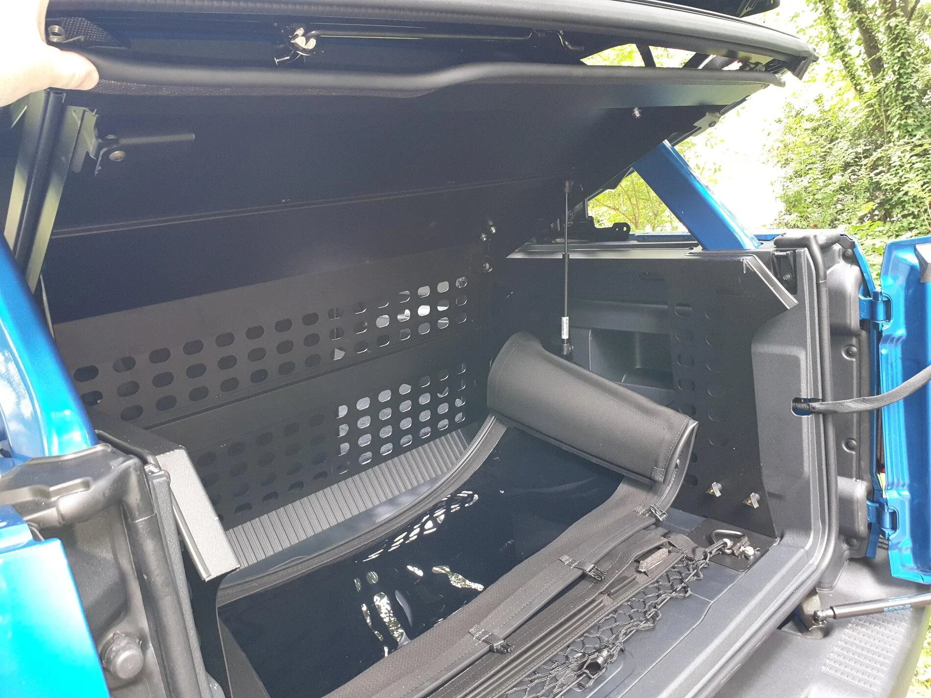 Ford Bronco First 24 hrs in my Badlands Sasquatch 4dr 2.7L Velocity Blue Soft Top (w/ Rear Cargo Enclosure review) 20210720_163755