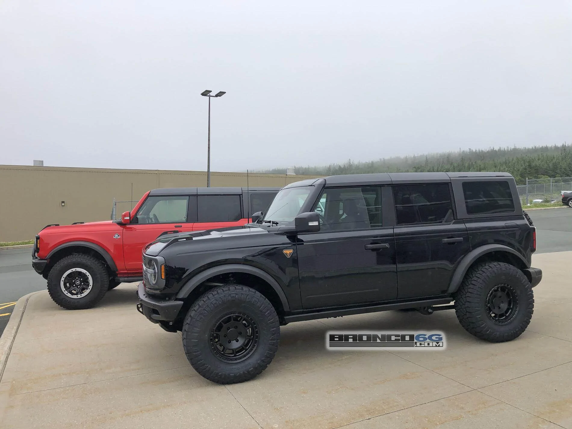 Ford Bronco Pics: My Non-Sasquatch Bronco Badlands with 35’s vs... Sasquatch Outer Bank - side-by-side look! non-sasquatch bronco badlands 35's vs Sasquatch Outer Banks 1