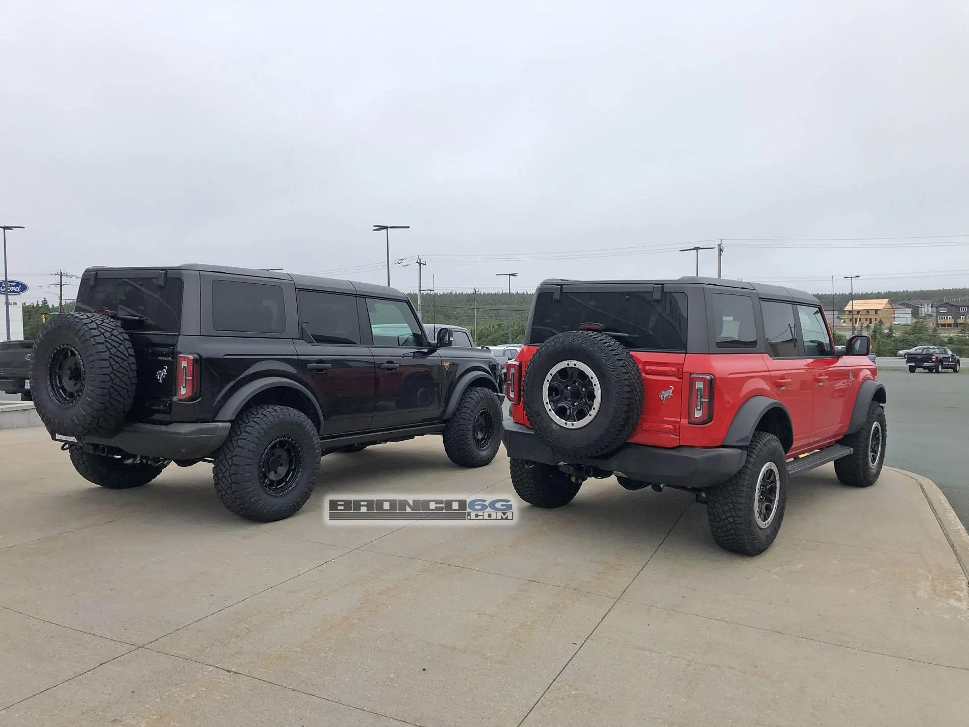 Ford Bronco Pics: My Non-Sasquatch Bronco Badlands with 35’s vs... Sasquatch Outer Bank - side-by-side look! non-sasquatch bronco badlands 35's vs Sasquatch Outer Banks