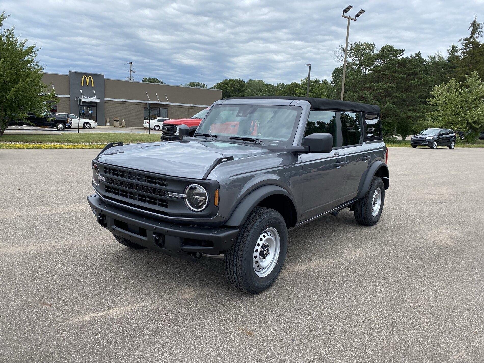 Ford Bronco CARBONIZED GRAY Bronco Club Base Bronco on 33%22 KO2 & 17%22 Method 701 wheels 2