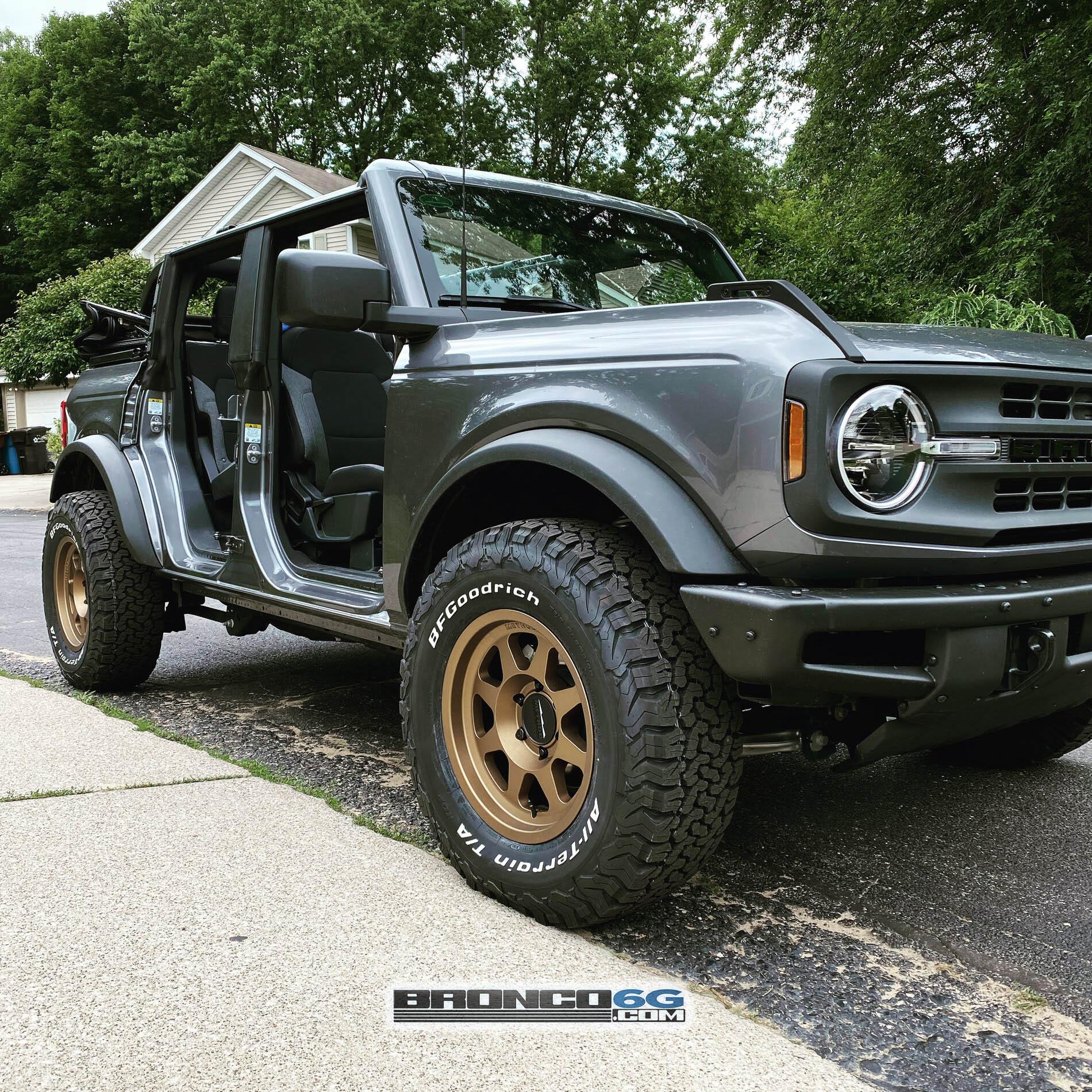 Ford Bronco CARBONIZED GRAY Bronco Club Base Bronco on 33%22 KO2 & 17%22 Method 701 wheels 4