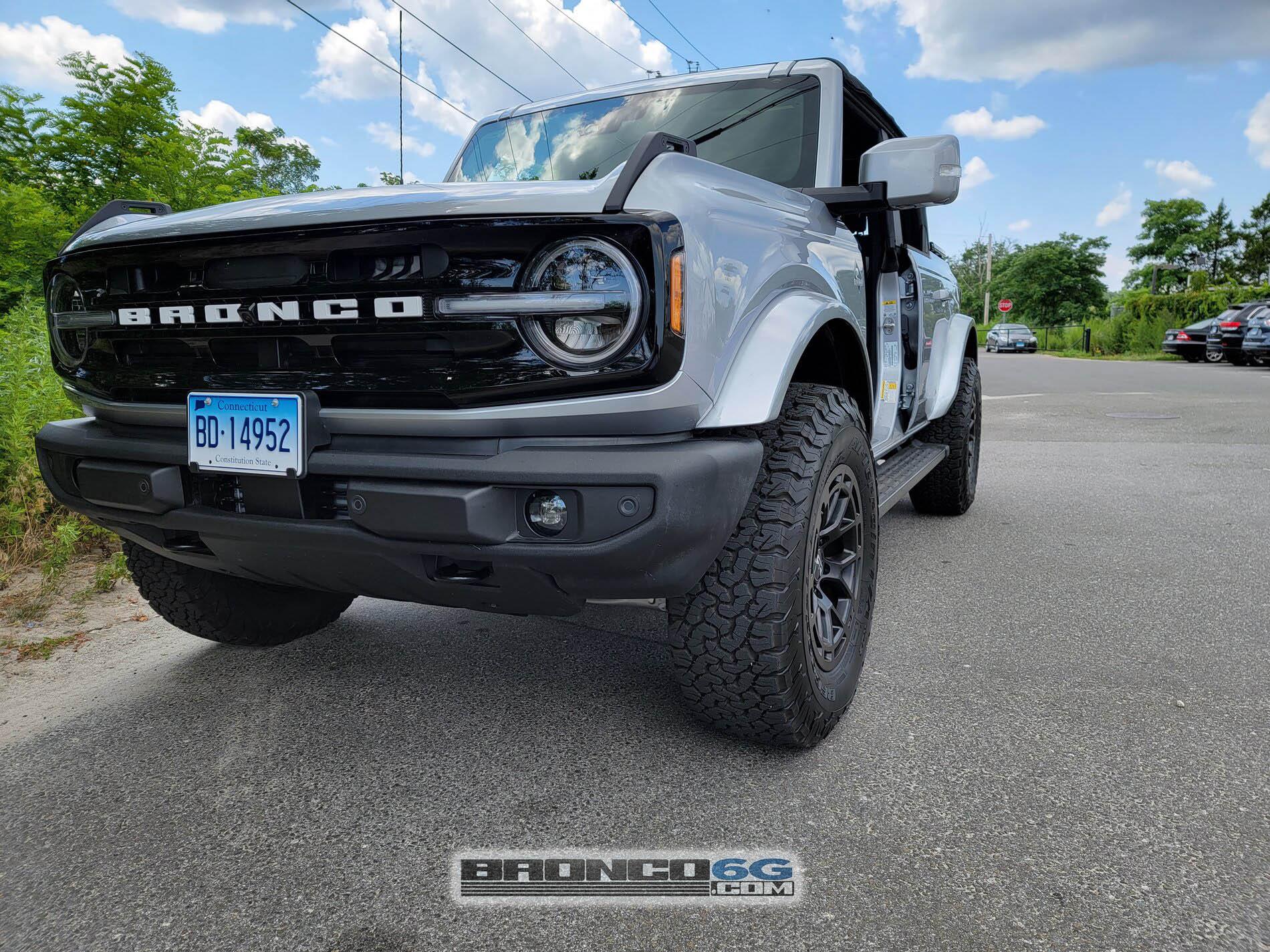 Ford Bronco ICONIC SILVER Bronco Club Zone Offroad 1%22 inch front leveling kit 2021 Bronco Outer Banks 4