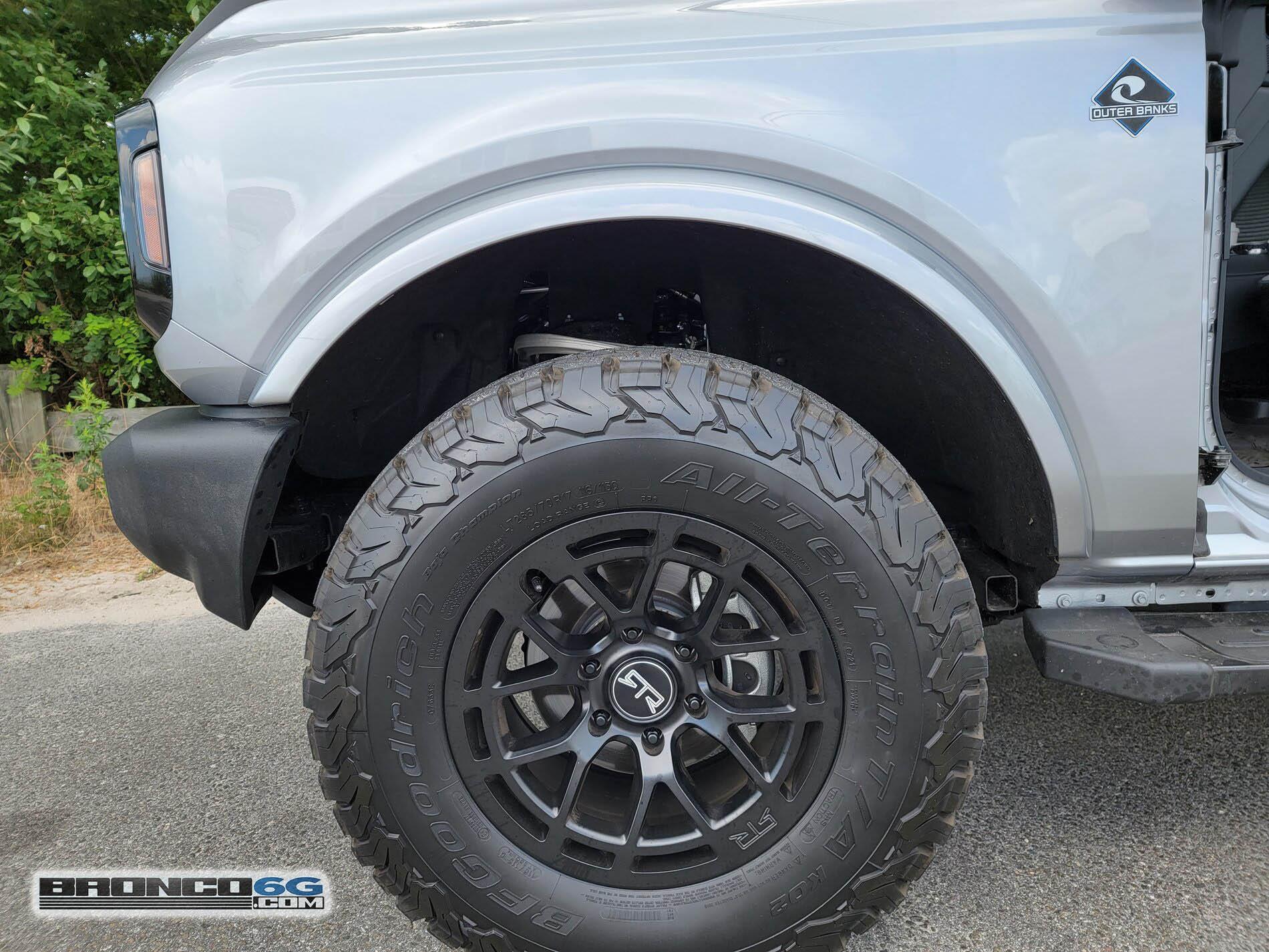 Ford Bronco ICONIC SILVER Bronco Club Zone Offroad 1%22 inch front leveling kit 2021 Bronco Outer Banks 3