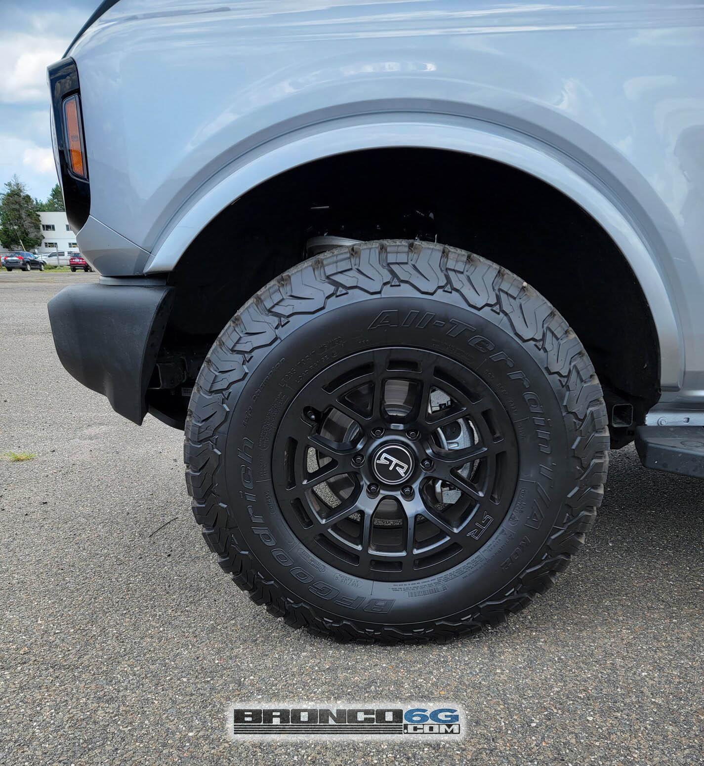 Ford Bronco ICONIC SILVER Bronco Club Zone Offroad 1%22 inch front leveling kit 2021 Bronco Outer Banks 5