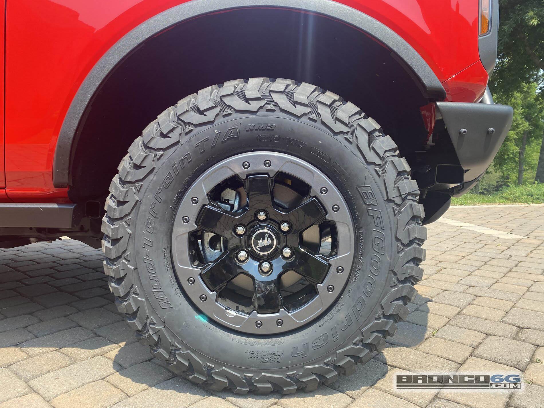 Ford Bronco BFG KM3 M/T Tires (285/75/17) Fitted on 2021 Bronco Badlands 2021 Bronco Badlands on 285:75:17 BFG M:T tires 2