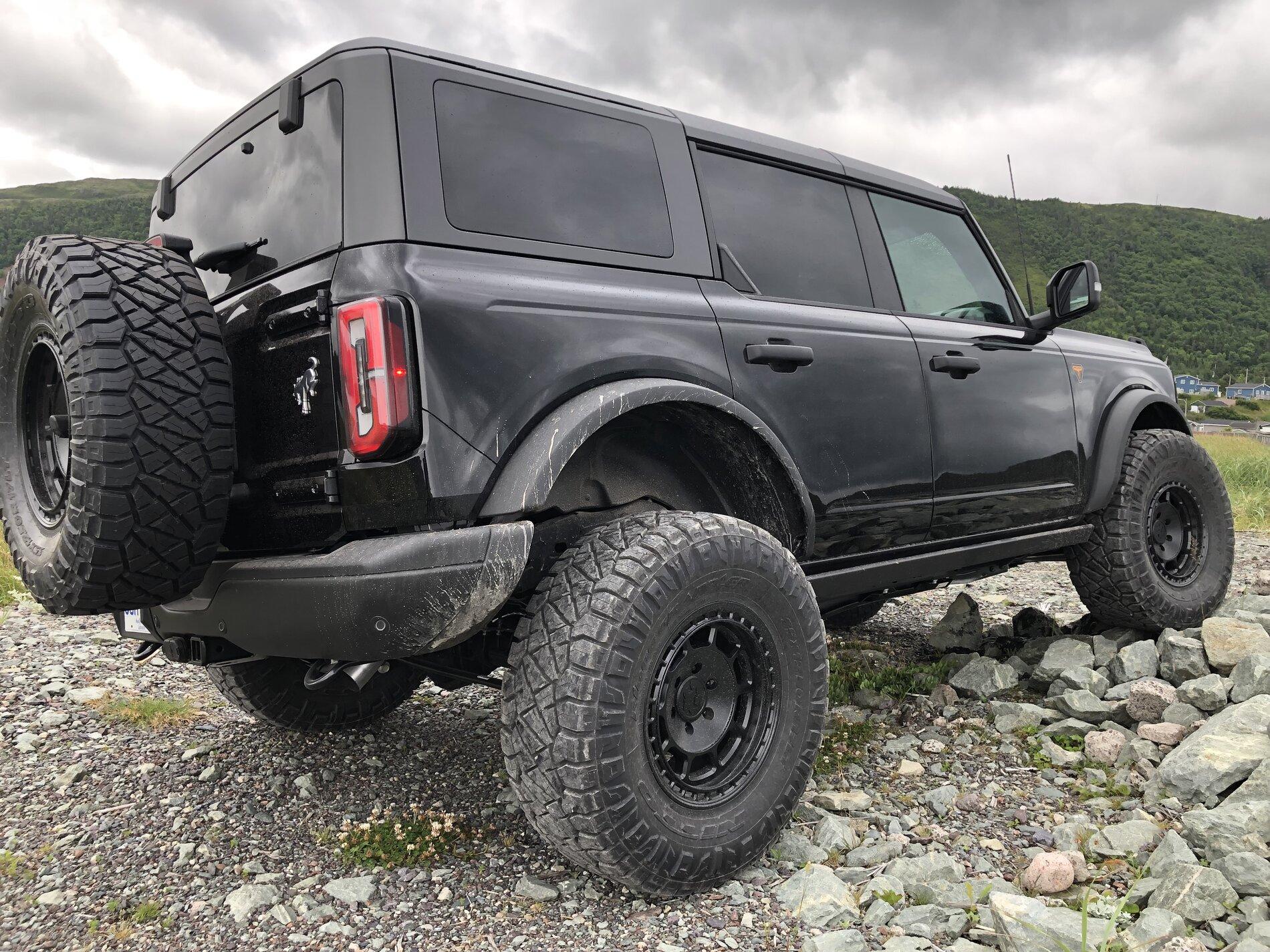Ford Bronco SHADOW BLACK Bronco Club 0201829F-827B-4B75-8011-3C757C233FEA