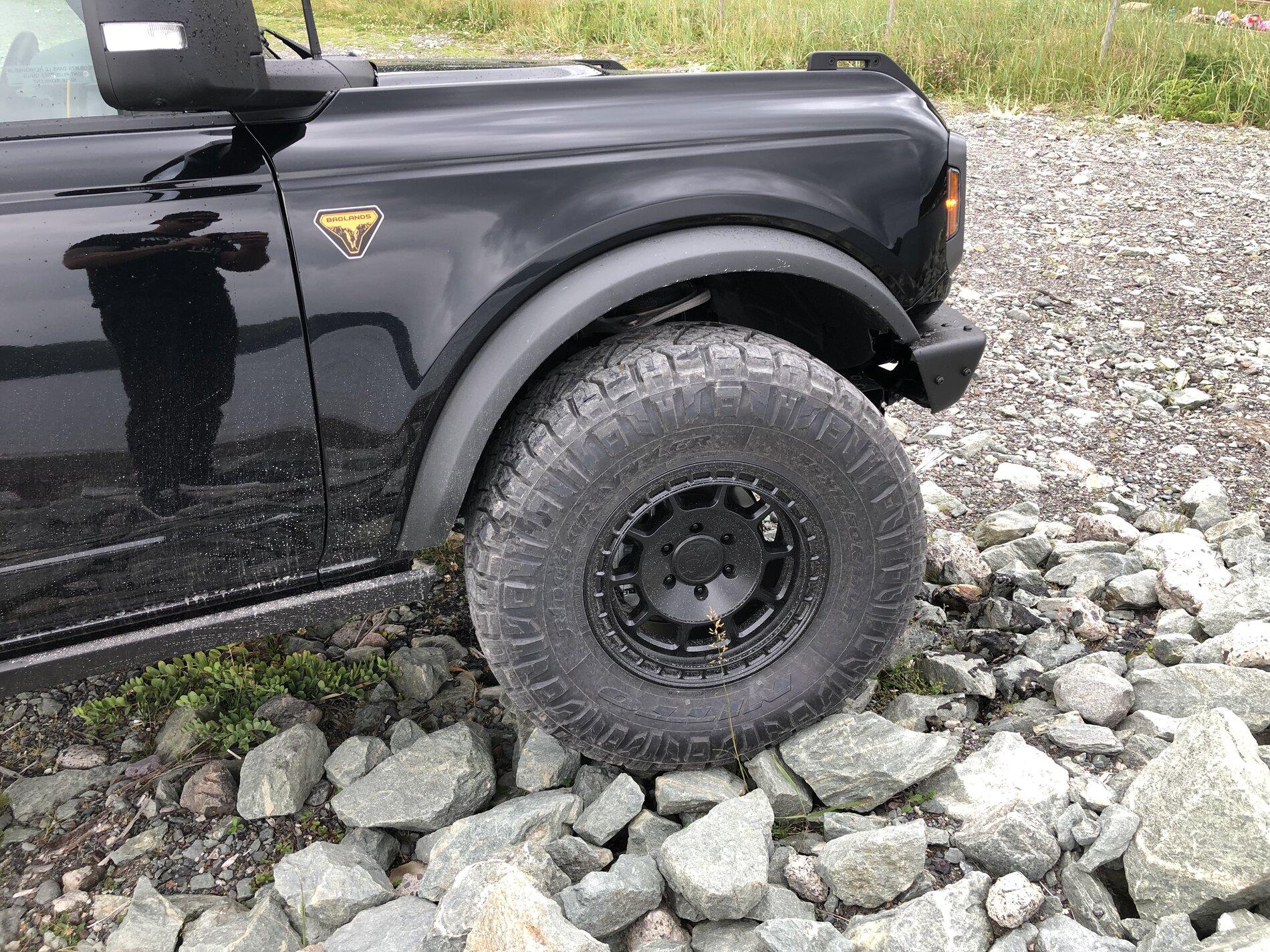 Ford Bronco SHADOW BLACK Bronco Club E44736D5-EB95-4084-8CD8-F7F4F56DE2F8