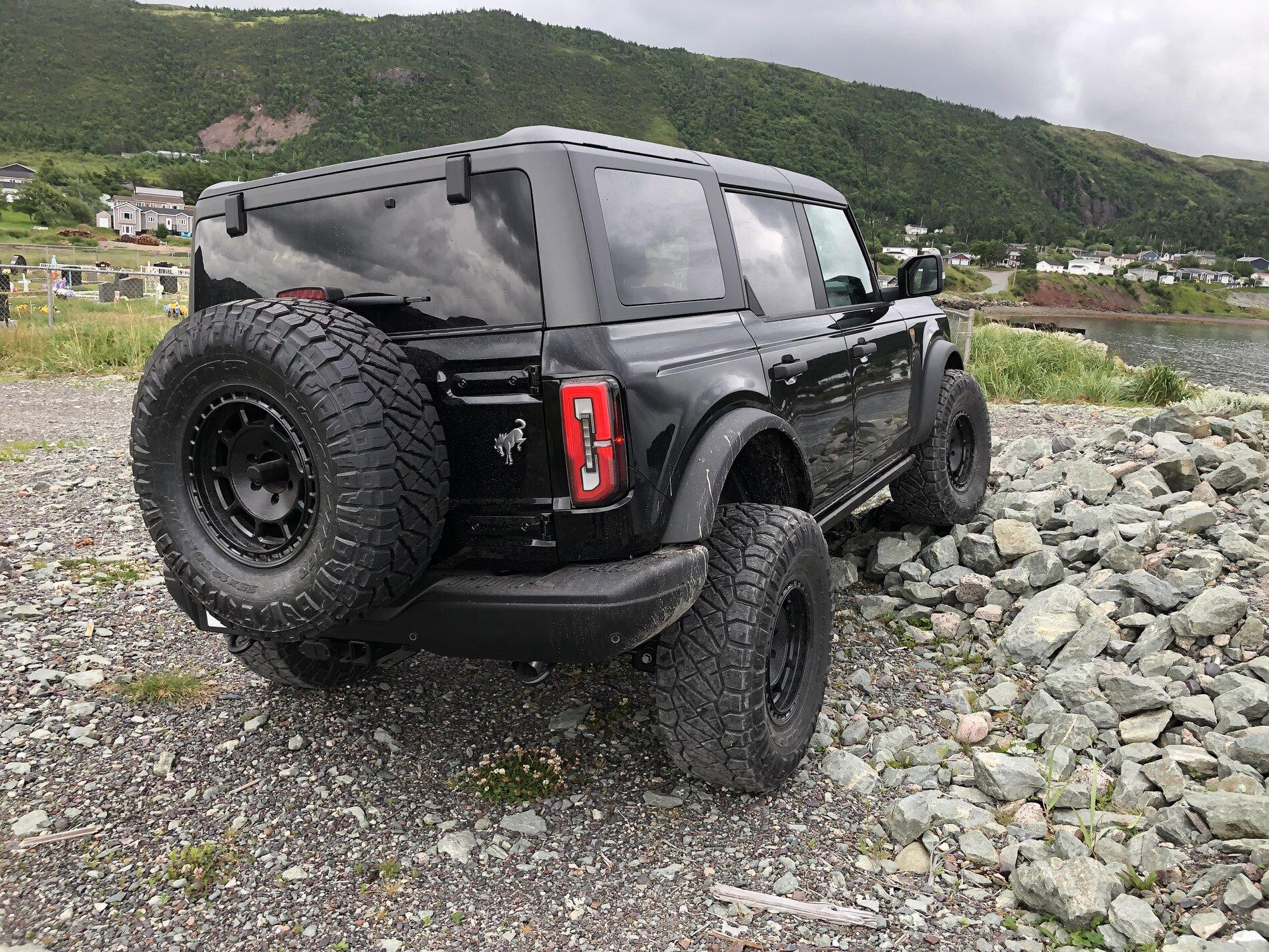 Ford Bronco SHADOW BLACK Bronco Club 40D3E482-78C3-4D10-ACCC-094B41BC9C4F