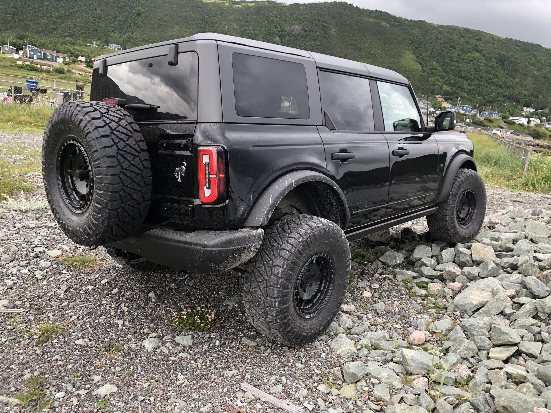 Ford Bronco SHADOW BLACK Bronco Club DE833119-2D12-496F-B836-84A0FF2D9CC5