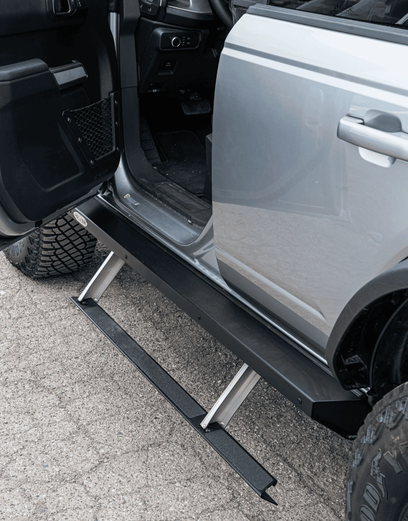 Ford Bronco Rockslide Engineering power step rock sliders release in October 1627164855310