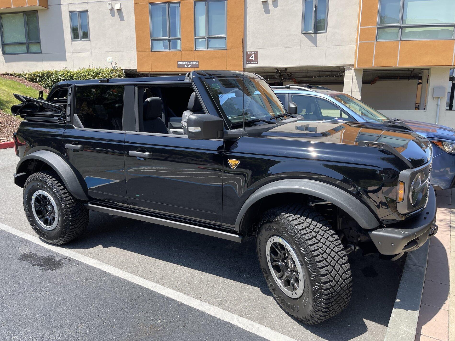 Ford Bronco SHADOW BLACK Bronco Club 39D8BBA9-21B7-4131-96E1-C6A9C16E2E07