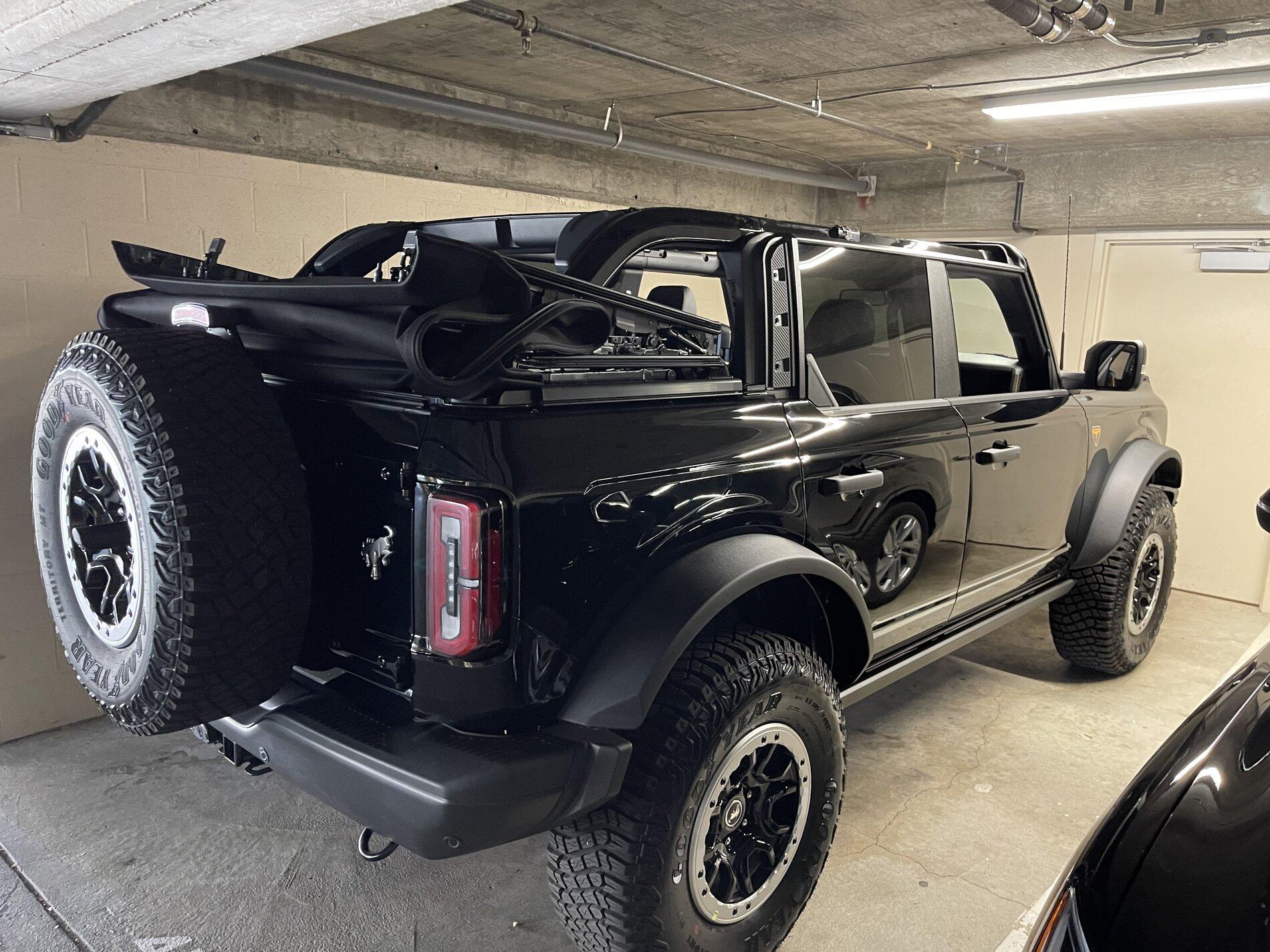 Ford Bronco SHADOW BLACK Bronco Club 0E0FBDE6-6E1B-4E30-A509-BA427672B94F