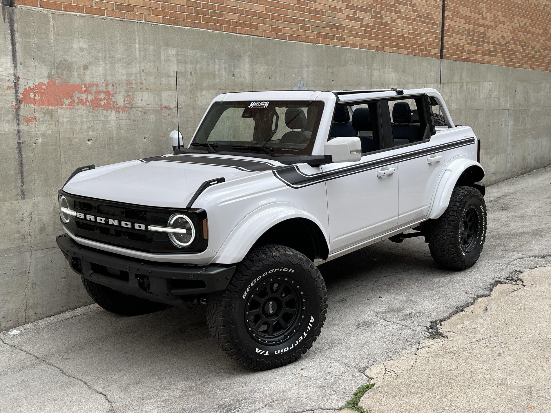 Ford Bronco OXFORD WHITE Bronco Club 184FE169-C122-484D-8948-DE251CA282CE