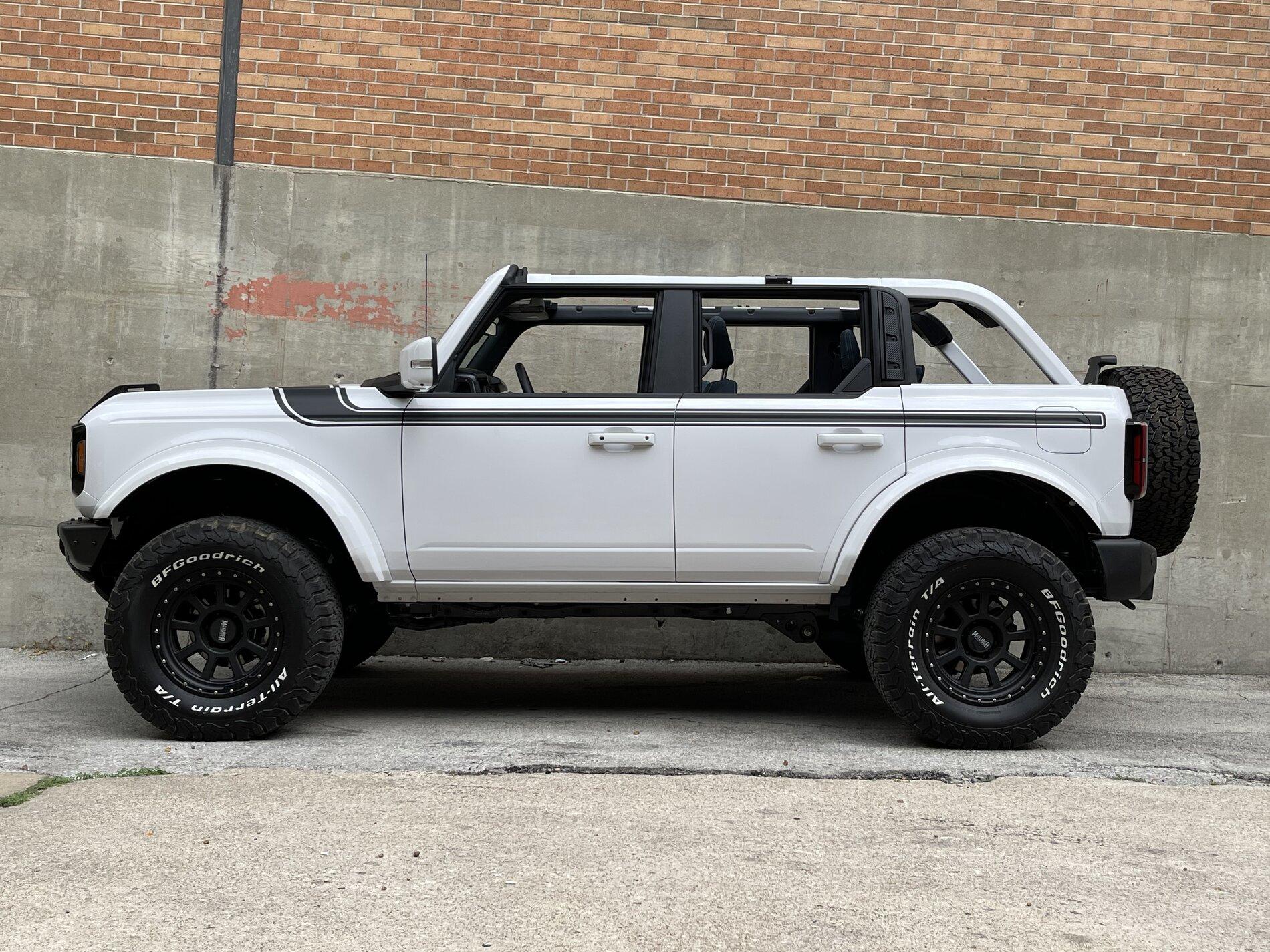 Ford Bronco OXFORD WHITE Bronco Club 419764BF-1E5B-4672-9B49-ADE1487E5C45