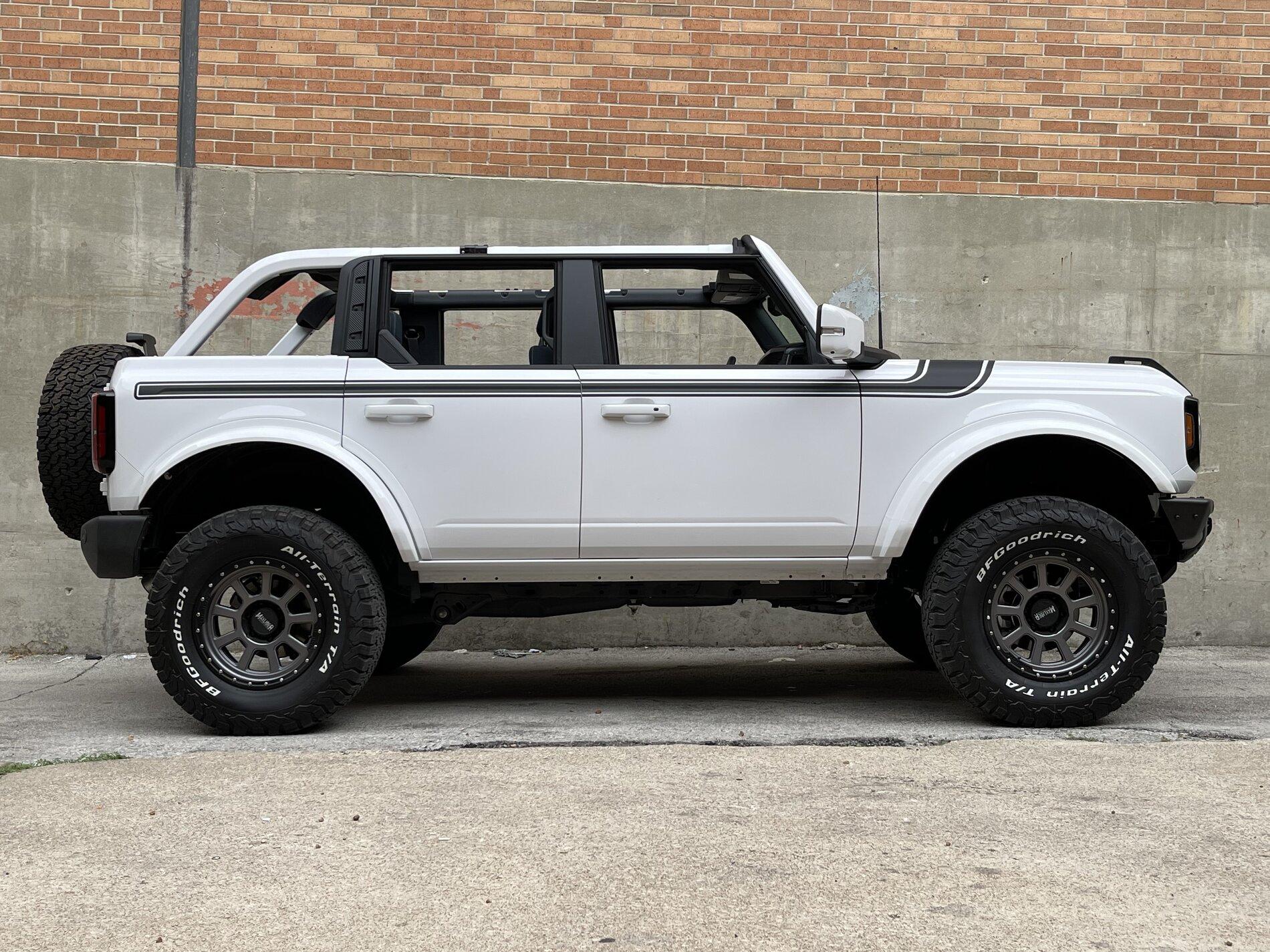 Ford Bronco OXFORD WHITE Bronco Club 7F7029B6-9F3E-4E5C-9C16-52E518F1E79F