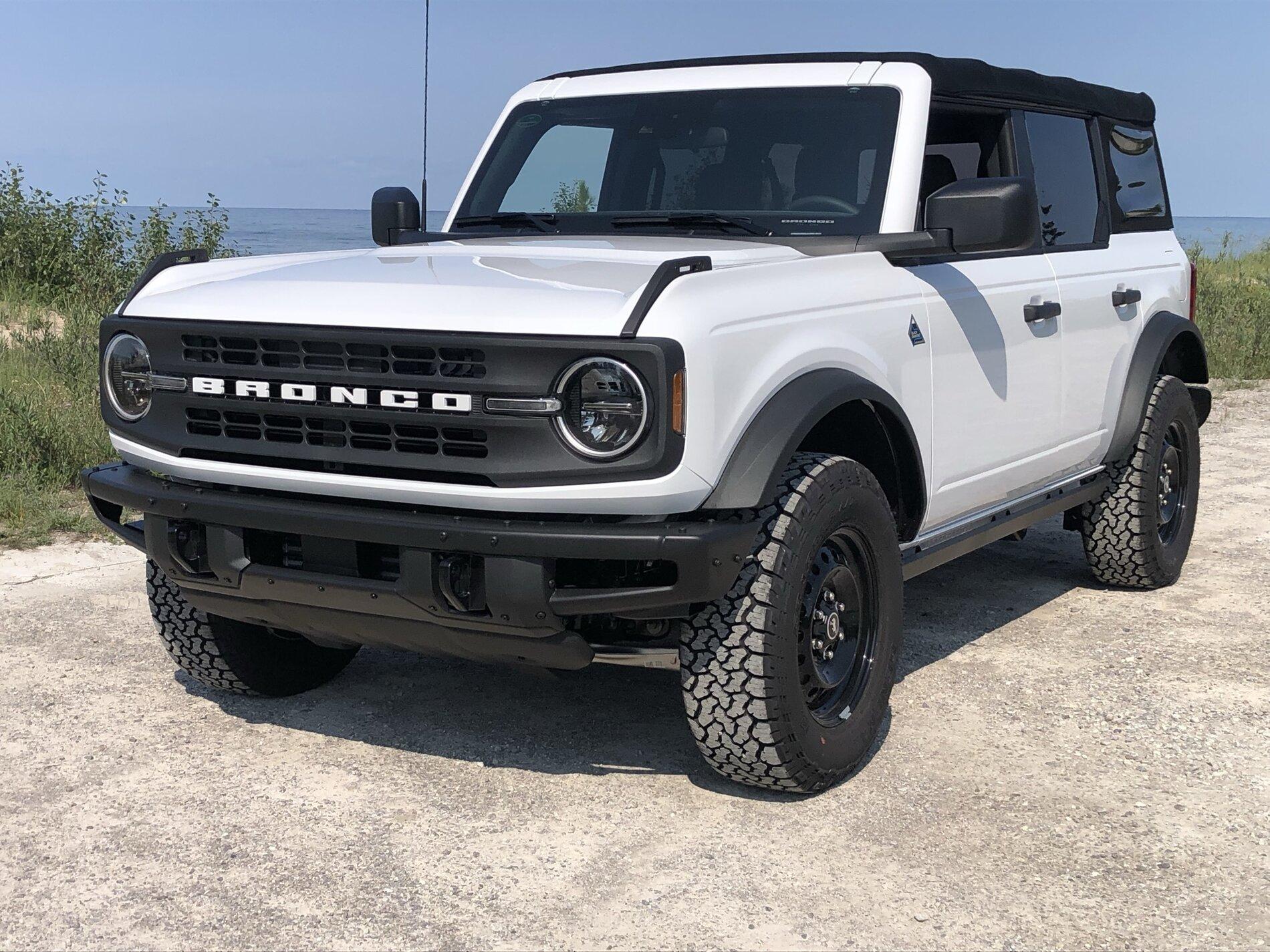 Ford Bronco OXFORD WHITE Bronco Club 5D0FF88E-C7CB-4179-936B-FD73CA827E8F